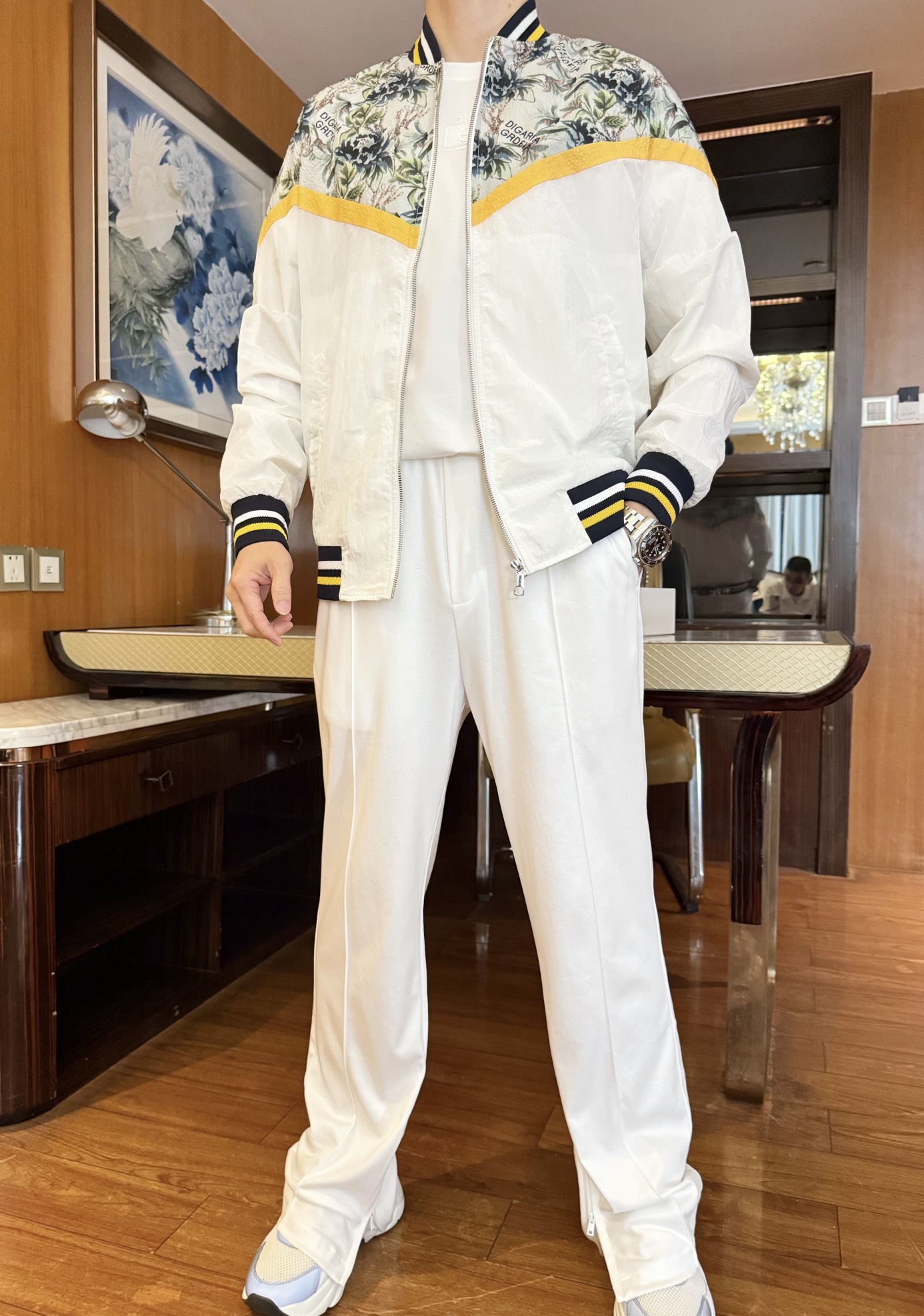 NO:127075,Dolce & Gabbana - the latest popular jackets in 2025 counters are shipped, and Milan counters are released simultaneously!  Selected custom polyester fabrics imported from Italy and fashionable designs. The springy 