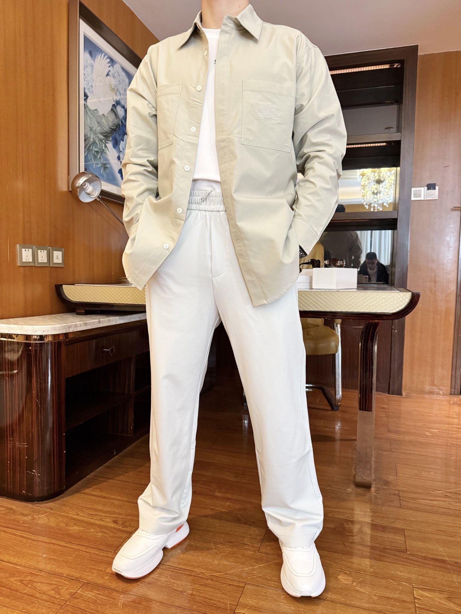 NO:127078,Burberry - the latest hot shirt jackets in 2025 counters are shipped, and the hot-selling items in European and American counters are available!  Selected Italian imported recycled fiber fabrics with three-dimensional loose fittings, customer-supplied hardware is quite charming, and the upper body effect is needless to say. The number of codes is 48-56 (model 173/130 wears 48, with Hong Kong Lane Crawford gift box packaging), Jackets & coats, alexander wang19860909博柏利-2025专柜最新爆款衬衣外套出货 欧美专柜热销单品！精选意大利进口再生纤维面料搭配立体宽松版型,客供五金相当彰显韵味 上身效果不用多说.码数48-56（模特173/130穿48、配香港连卡佛礼盒包装）,,jackets & coats,alexander wang,Men's clothing