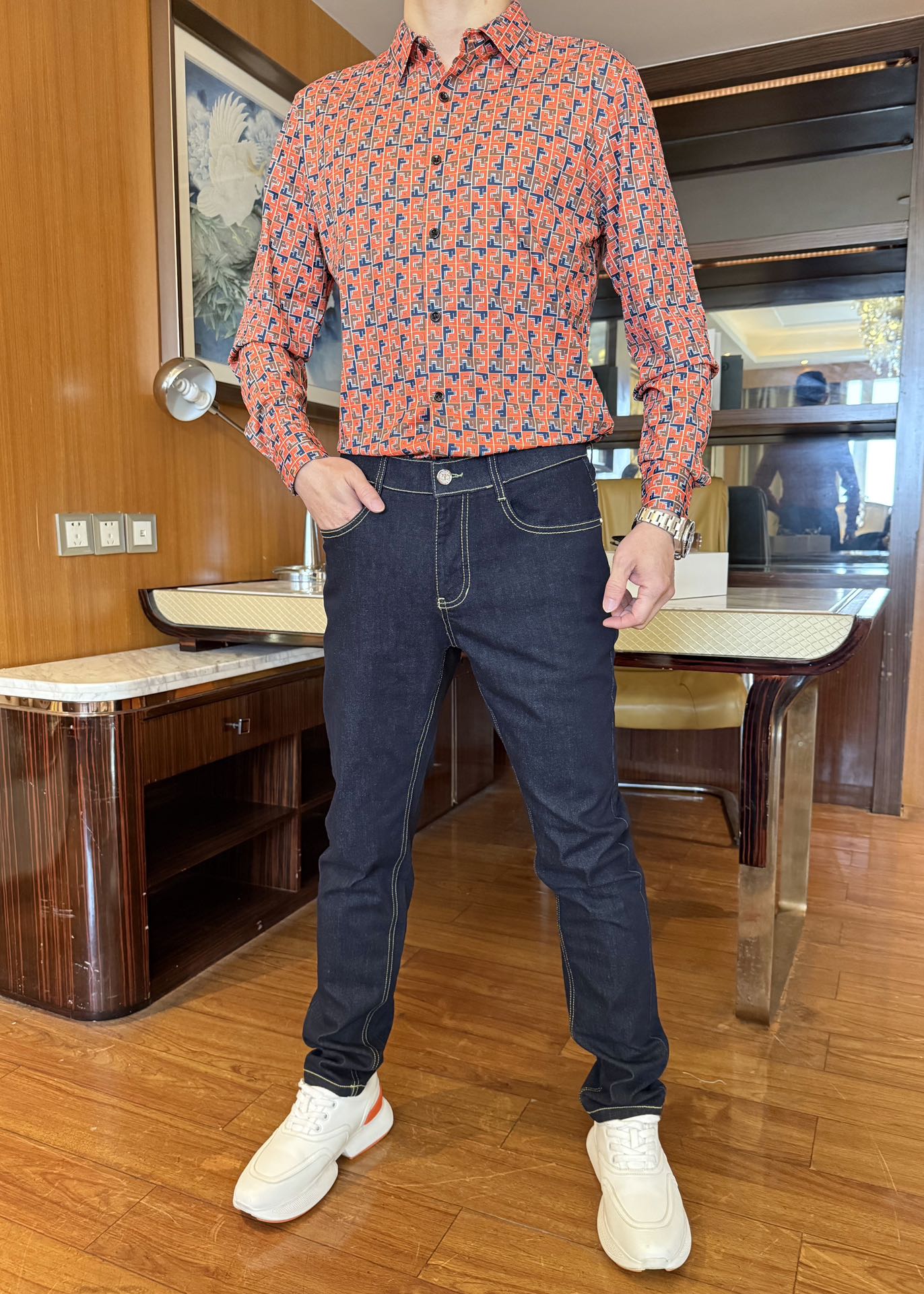 NO:127085,Fendi-2025 counter latest hot shirts are shipped, and European and American counters are popular!  Selected Italian custom-made Tiansi cotton fabrics with simple and elegant designs, the latest brand pattern is elegant and fashionable. You are definitely worthy of having it. Number of codes 48-58 (model 173/130 wears 50 sizes, with Hong Kong Lane Crawford gift box packaging), fendi, alexander wang19860909芬迪-2025专柜最新爆款衬衣出货 欧美专柜热销单品！精选意大利定制天丝棉面料搭配简约大方的设计,最新通体品牌花纹雅致不失时尚 您绝对值得拥有.码数48-58（模特173/130穿50码,配香港连卡佛礼盒包装）,,fendi,alexander wang,Men's clothing