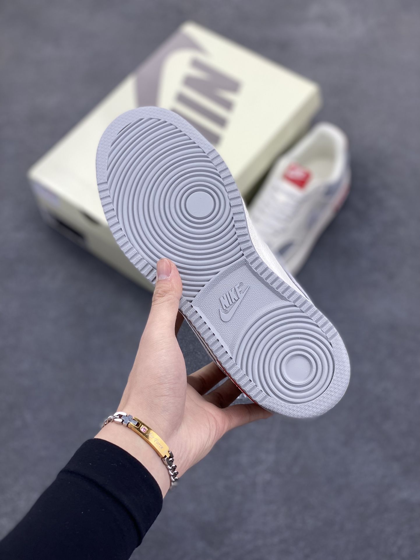 图片[5]-海外爆款 ZP订单 NIKE EBERNON Low prm 小空军低帮百搭透气休闲运动板鞋 独家头层版本 原数据独家私模大底 纯正版型 清洁度完美 货号：FD5188-123 尺码：36 36.5 37.5 38 38.5 39 40 40.5 41 42 42.5 43 44 44.5 45-选品中心