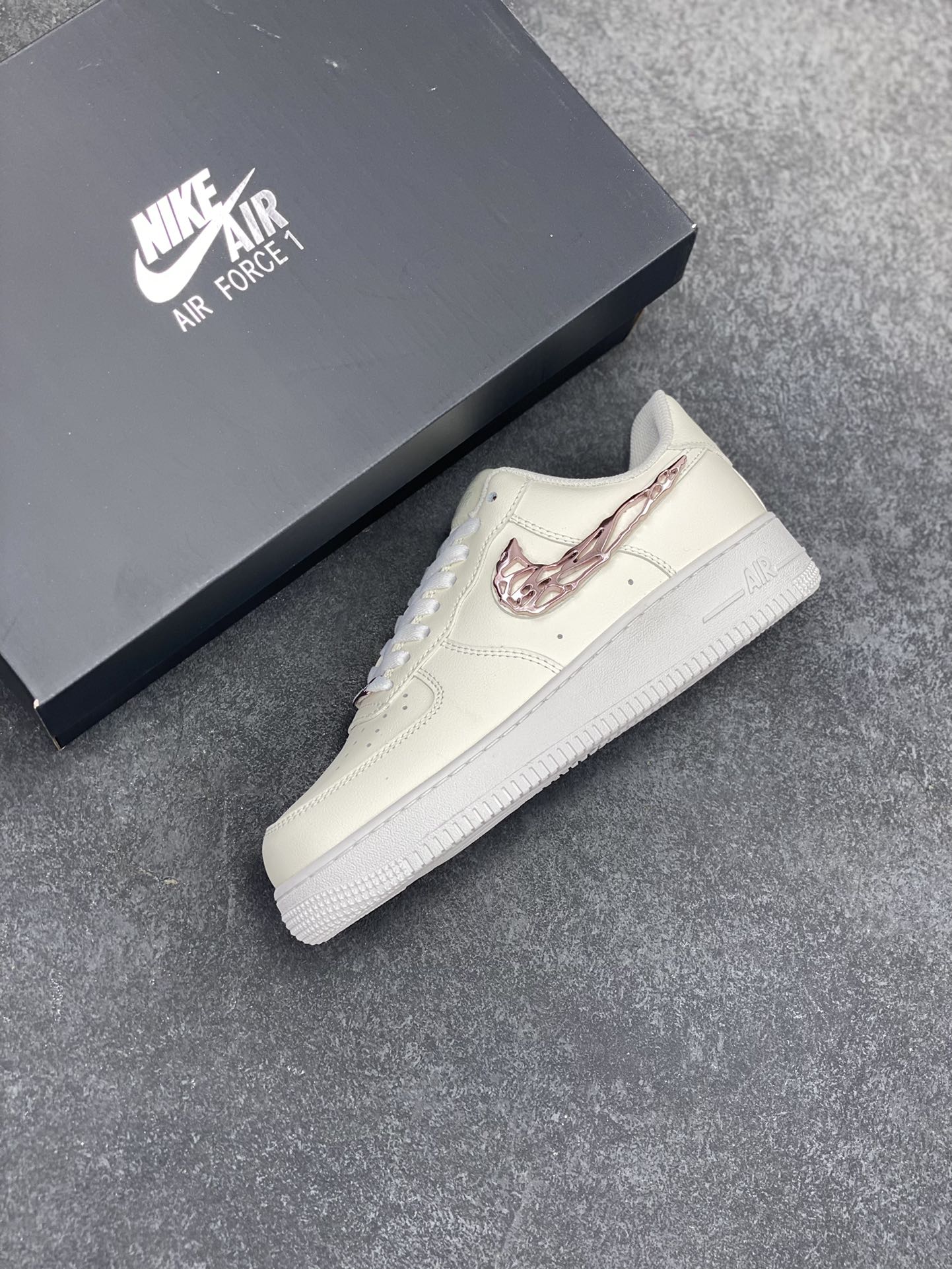 图片[7]-Nike Air Force 1 Low 毒液 空军一号低帮运动休闲板鞋 原楦头原纸板 打造纯正空军版型 专注外贸渠道 全掌内置蜂窝气垫 原盒配件 原厂中底钢印、拉帮完美 货号：IF1686-161 尺码：36 36.5 37.5 38 38.5 39 40 40.5 41 42 42.5 43 44 44.5 45-选品中心