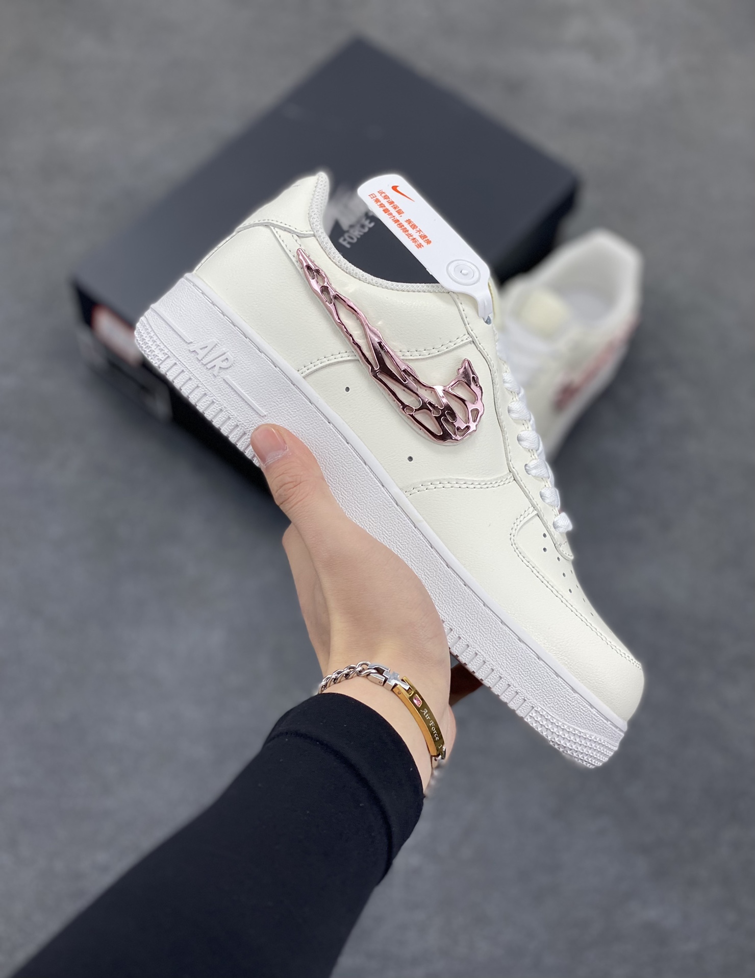 Nike Air Force 1 Low 毒液 空军一号低帮运动休闲板鞋 原楦头原纸板 打造纯正空军版型 专注外贸渠道 全掌内置蜂窝气垫 原盒配件 原厂中底钢印、拉帮完美 货号：IF1686-161 尺码：36 36.5 37.5 38 38.5 39 40 40.5 41 42 42.5 43 44 44.5 45-选品中心