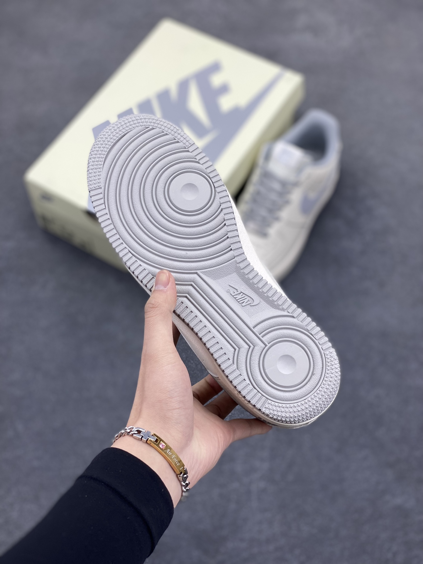 图片[5]-Undefeated x Nike Air Force 1 Low空军一号低帮休闲板鞋 定制皮料 原装定制鞋盒 炫彩反光 细节满满 原楦头原纸板 内置全掌气垫 货号：UN6695-288 尺码：36 36.5 37.5 38 38.5 39 40 40.5 41 42 42.5 43 44 44.5 45-选品中心