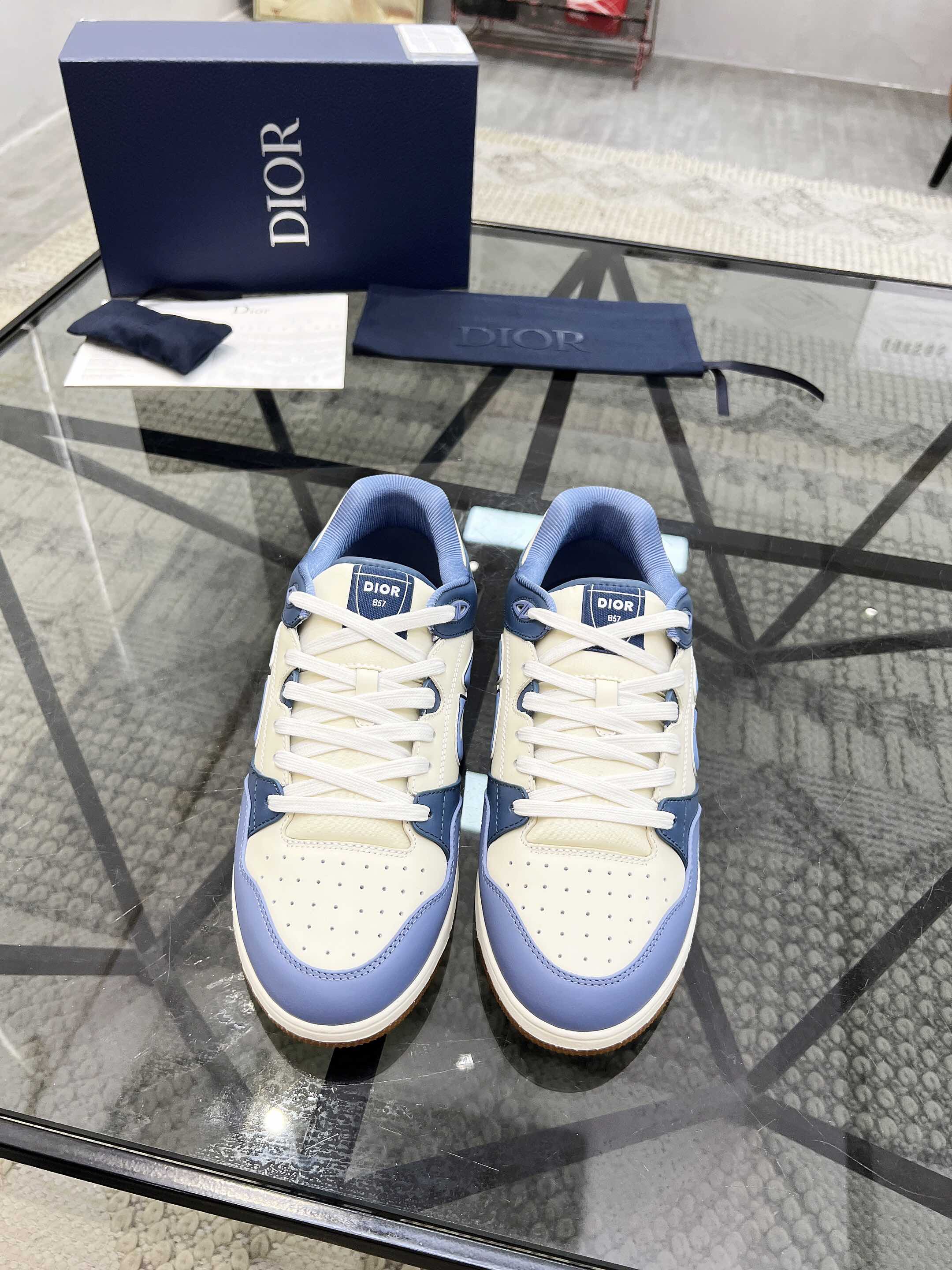 NO:222685,Brand DIOR color original color matching, code number 38-45 customized 46.47 price Material Dior B57 counter new autumn and winter joint-branded men's casual shoes!  D-home men's boots combine exquisite craftsmanship and elegant temperament, making them an ideal item for creating casual styles, printed splicing. The boots are decorated with decorative laces, durable rubber concave soles, reinforced heels and toe, and the sides are decorated with Dior AND SHAWN logo patches!  A must-have item for autumn and winter, buy fashionable essence quickly!  ,Dior casual shoes,dior,dior,dior,boots19860909品牌DIOR 颜色原版配色 码数38-45定做46.47 价格 材质迪奥B57专柜新品秋冬联名款男士休闲鞋！D家男装靴子将精湛工艺与优雅气质合二为一,是打造休闲造型的理想单品,印花拼接.靴子采用装饰性鞋带,采用耐穿的橡胶凹凸鞋底及加强型鞋跟和鞋头,侧面饰以 Dior AND SHAWN 标志补丁装饰！秋冬必备单品,时髦精快快入手吧！,Dior休闲鞋,dior,dior,dior,boots,Men's shoes