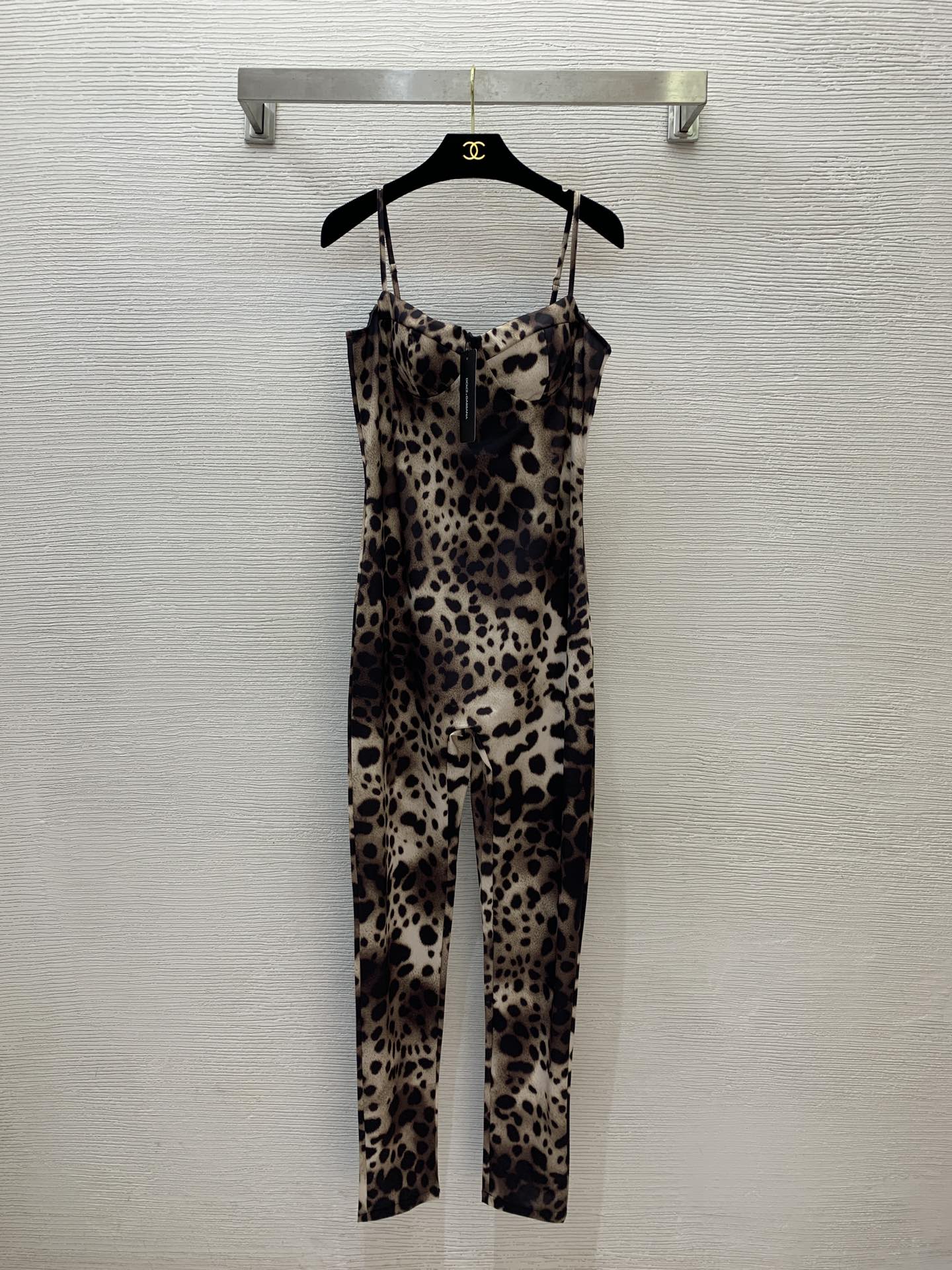 NO:325167,Model number D25030818 Dolce & Gabbana DG* new style fashionable sexy leopard print high stretch tight jumpsuit strapless suspender jumpsuit!  Black, leopard print, (M size bust 84, waist 68, trousers length 122 without shoulder straps) hair, Dolce & Gabbana, alexander wang19860909款号D25030818 杜嘉班纳DG*新款 时尚性感豹纹印花高弹力紧身连体衣抹胸式吊带连体裤！黑色、豹纹色、（M码胸围84,腰围68,裤长122不含肩带）发,,Dolce&Gabbana,alexander wang,Women's clothing
