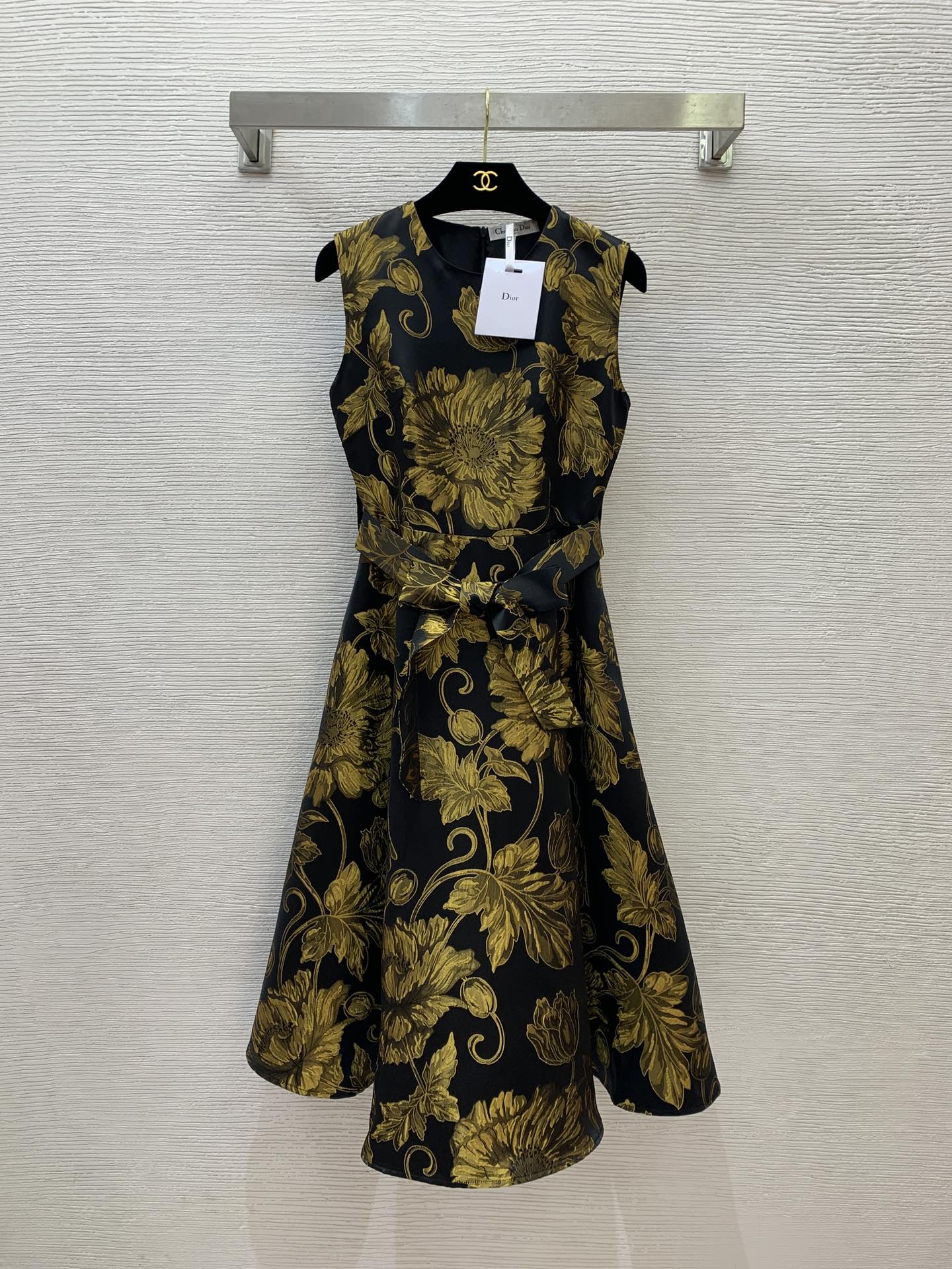 NO:325593,Model number G25031127 Dio* new high-end custom palace style gold jacquard fabric is crisp and stylish!  European and American style elegant waist-hugging and slimming large skirt with sleeveless vest dress!  (Size S bust 84, waist 68, skirt length 112) hair, dior, skirt, alexander wang19860909款号G25031127 Dio*新款高端定制宫廷风金色提花面料挺括有型！欧美风气质优雅收腰显瘦大裙摆无袖背心连衣裙礼服裙！（S码胸围84,腰围68,裙长112）发,,dior,skirts,alexander wang,Women's clothing