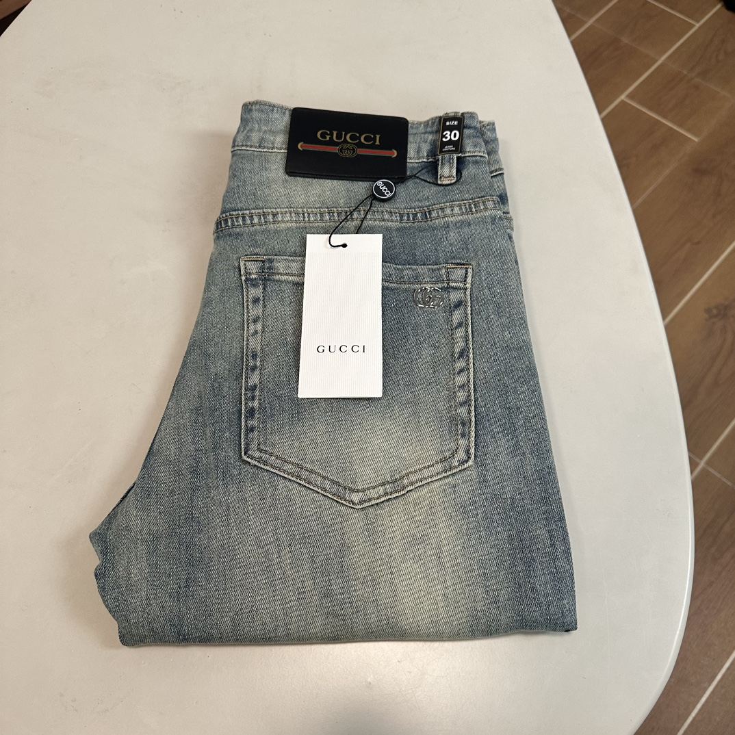 NO:162894,GU Gucci exclusively offers new jeans, high-end version!  Customized fabrics for counters are breathable and comfortable, with impeccable details, and the brand element design concept reflects high quality. The feel is delicate and soft!  It is casually cut, with a great upper body style!  Count 29-38, gucci, jeans, alexander wang19860909GU 古驰独家专供新款 牛仔裤,高端版本！专柜定制面料 透气舒适度高,细节无可挑剔,品牌元素设计理念,体现高品质.手感细腻柔软！呈现休闲裁剪,上身版型超赞！ 码数29-38,,gucci,jeans,alexander wang,Men's clothing
