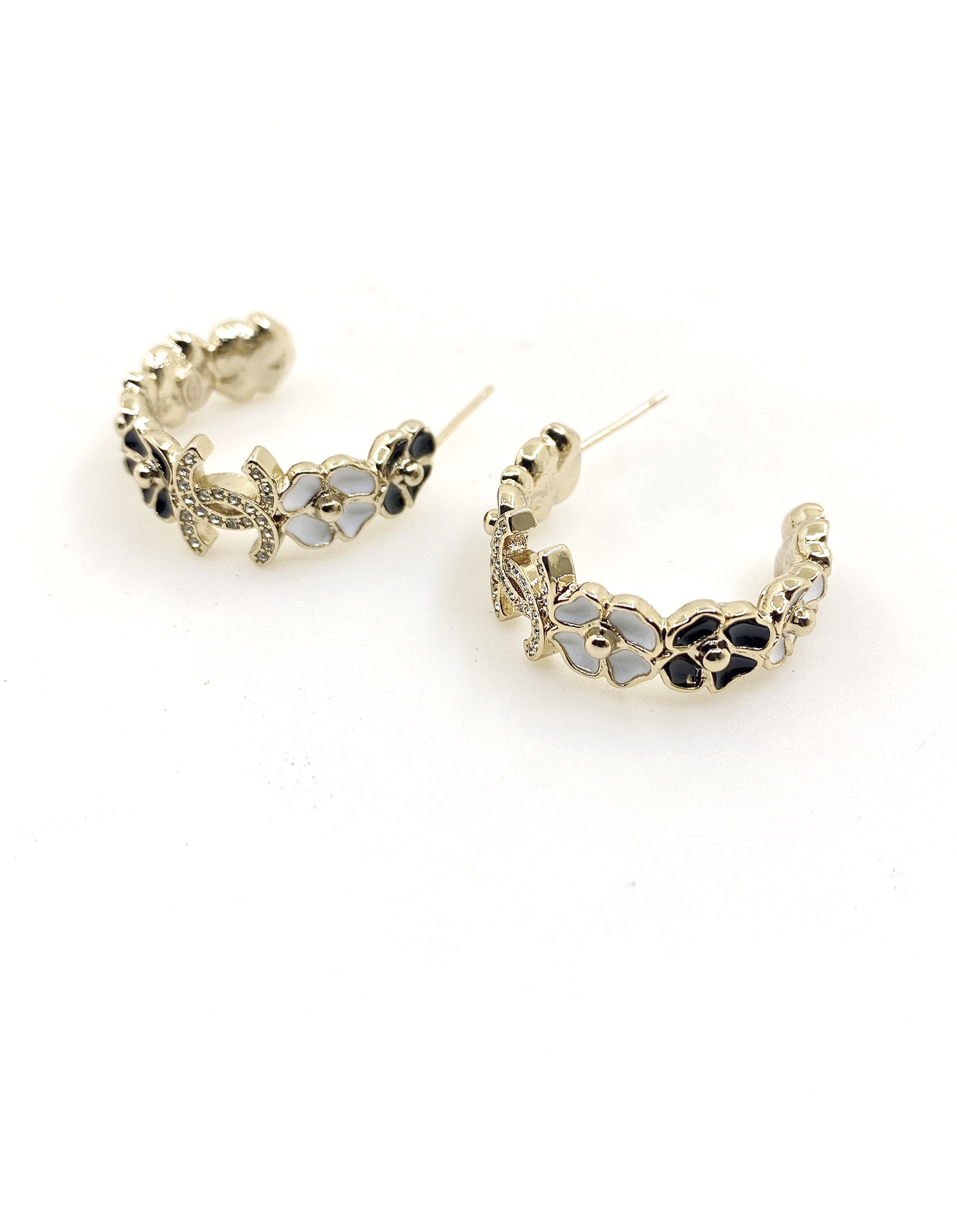 NO:107361,ch*nel latest black and white flower ear hooks】consistent ZP brass material, fine jewelry19860909ch*nel 最新款黑白花朵耳钩】一致ZP黄铜材质,饰品精品,Jewelry