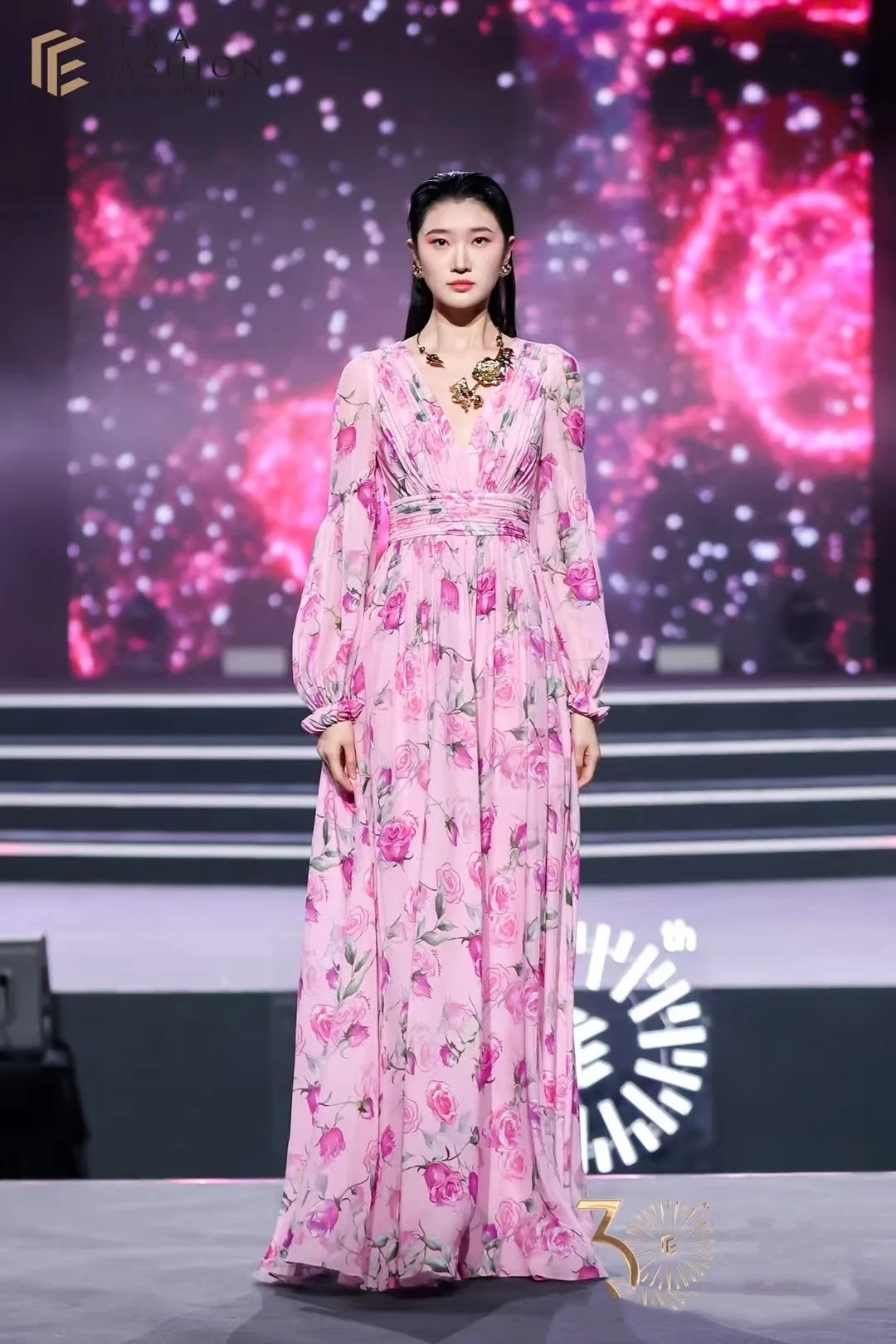 NO:324043,Model number G25030884 Dolce & Gabbana DG* new high-end customization, resort style fashionable flower print, pleated wide waistline design, waist-hugging, slimming, large skirt, flowing long-sleeved dress!  Black, pink, (Size S bust 82~86, sleeve length 62, waist 68, skirt length 136), Dolce & Gabbana, skirts, alexander wang19860909款号G25030884 杜嘉班纳DG*新款高端定制 度假风时尚花朵印花压褶宽腰线设计收腰显瘦大裙摆飘逸长袖连衣裙！黑色、粉色、（S码胸围82～86,袖长62,腰围68,裙长136),,Dolce&Gabbana,skirts,alexander wang,Women's clothing