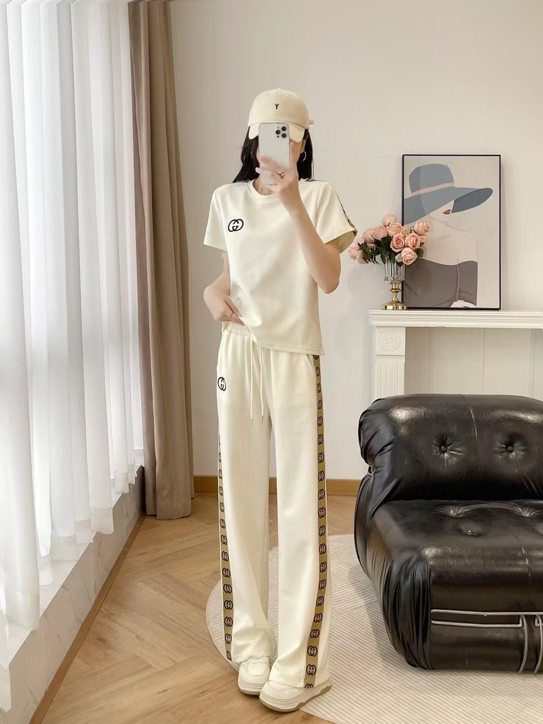 NO:325160,Model number D25031053 GUCC* new model GG webbing splicing sports set on both sides!  Embroidered logo on chest, round neck short-sleeved T-shirt top, drawstring, elastic waist, loose wide-leg trousers!  Black, apricot color, (M size shoulder width 37, bust 100, sleeve length 18, clothing length 58; waist 68 elastic, trousers length 104) hair 150, gucci, T-shirt, tees, t-shirt, alexander wang19860909款号D25031053 GUCC*新款 两侧GG织带拼接运动套装！胸前刺绣logo圆领短袖t恤上衣抽绳松紧腰宽松阔腿长裤！黑色、杏色、（M码肩宽37,胸围100,袖长18,衣长58；腰围68松紧,裤长104）发150,,gucci,T-shirt,tees，t-shirt,alexander wang,Women's clothing