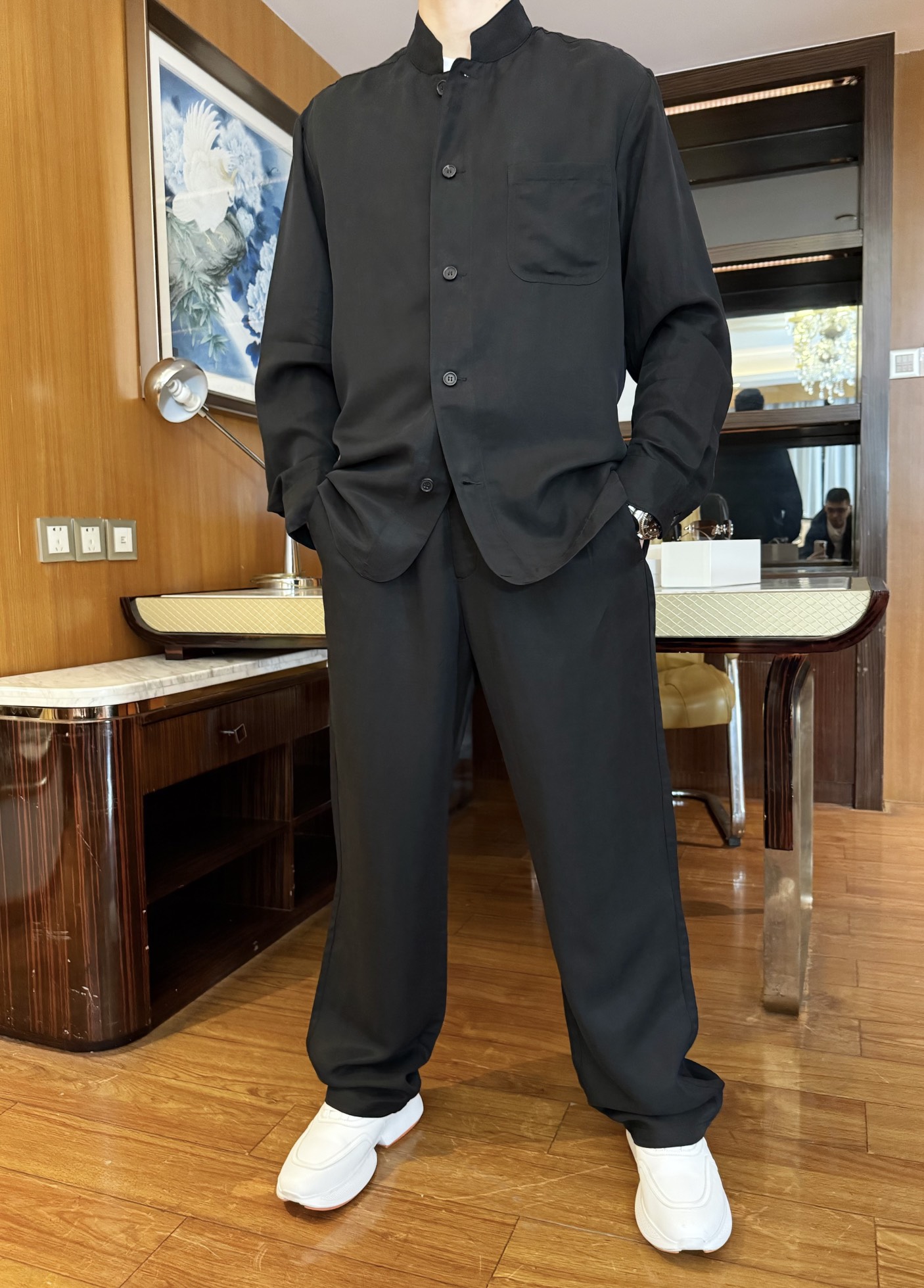 NO:127095,Lp-2025 counter latest hit set, hot-selling items in European and American counters!  Selected Italian custom recycled fiber fabrics with the latest design, three-dimensional tailoring is crisp and stylish, and custom button embellishment makes you look elegant. You are definitely worthy of it. Number of codes 48-56 (model 173/130 wears 48, with Hong Kong Lane Crawford gift box packaging), loro piano, alexander wang19860909Lp-2025专柜最新爆款套装,欧美专柜热销单品！精选意大利定制再生纤维面料搭配最新的设计,立体剪裁挺括有型 ,定制纽扣点缀更显雅致 您绝对值得拥有.码数48-56（模特173/130穿48、配香港连卡佛礼盒包装),,loro piana,alexander wang,Men's clothing