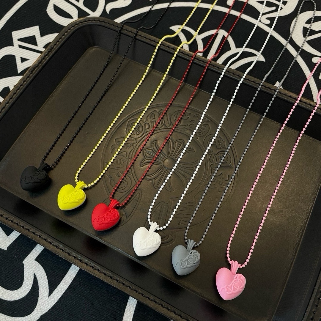 NO:106641,The new Chrome Hearts Croxinmanten heart-shaped resin necklace, exquisite counter craftsmanship, quality assurance, very playful color, same style as men and women, with multiple styles, and stacked and beautiful. This is not only a necklace, but also a fashionable weapon to show your personality and taste!  The resin material makes the necklace full of texture, light and comfortable, and it is free to wear. The design of the love vine is both unique and full of artistic sense. The jewelry is boutique, chrome hearts, chrome hearts, necklace19860909新款Chrome Hearts 克罗心蔓滕心型树脂项链,精致专柜工艺,品质保证,颜色非常俏皮,男女同款,多种风格搭配,叠戴也很好看,这不仅仅是一条项链,更是你展现个性与品味的时尚利器！树脂材质使得项链质感十足,轻盈又舒适,佩戴起来毫无负担.爱心藤蔓的设计既独特又充满艺术感.,饰品精品,chrome hearts,chrome hearts,necklace,Jewelry