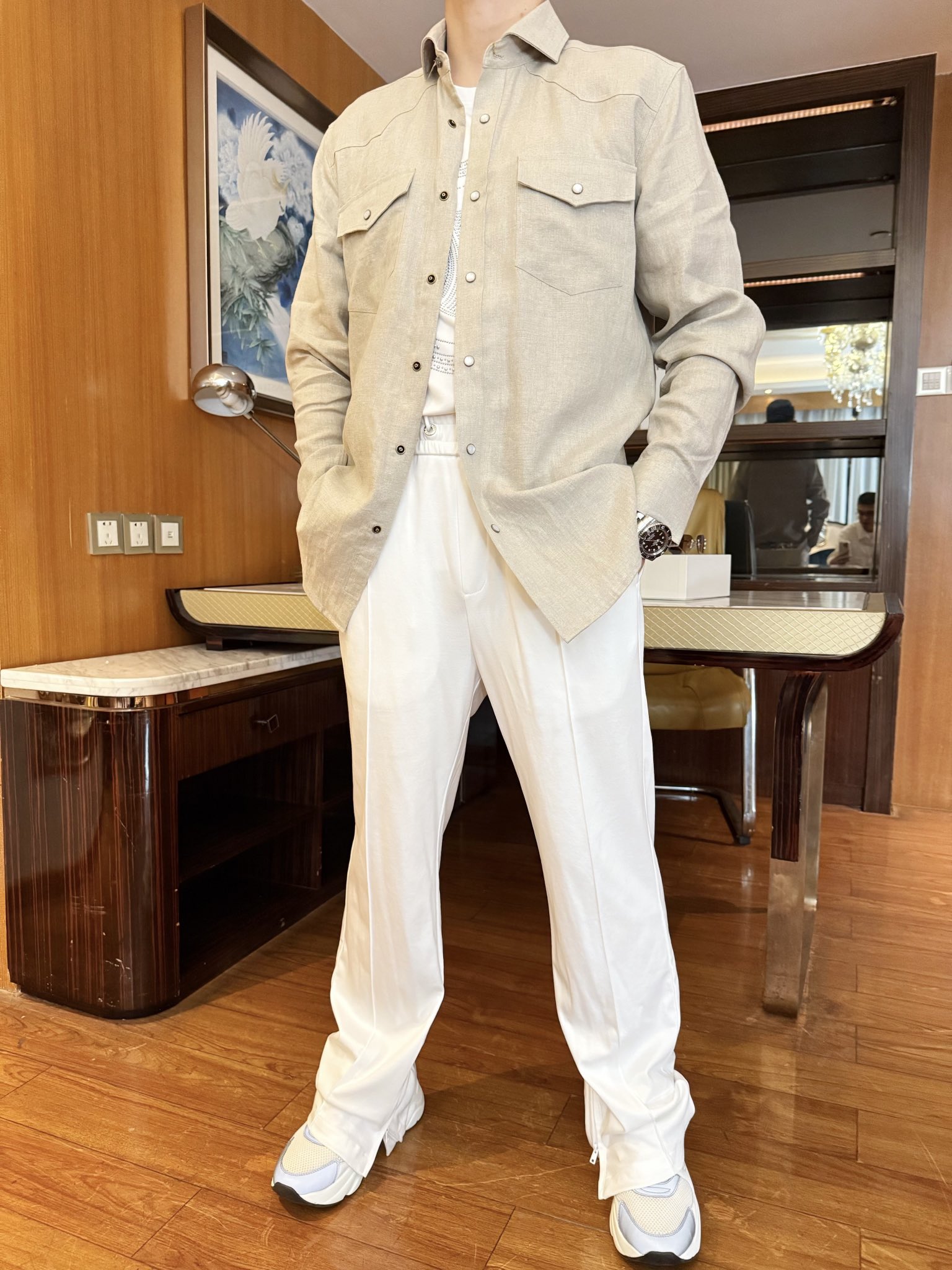 NO:127107,LP--2025 counter latest hot shirts are shipped, hot-selling items in European and American counters!  Selected imported cotton and linen fabrics from Italy, the simple and atmospheric design shows the charm. There is no need to say more about the effect of the upper body. The number of codes is 48-56 (model 173/130 wears 48, with Hong Kong Lane Crawford gift box packaging), loro piano, alexander wang19860909LP--2025专柜最新爆款衬衣出货 欧美专柜热销单品！精选意大利进口棉麻面料,简约大气的设计相当彰显韵味 上身效果不用多说.码数48-56（模特173/130穿48,配香港连卡佛礼盒包装）,,loro piana,alexander wang,Men's clothing