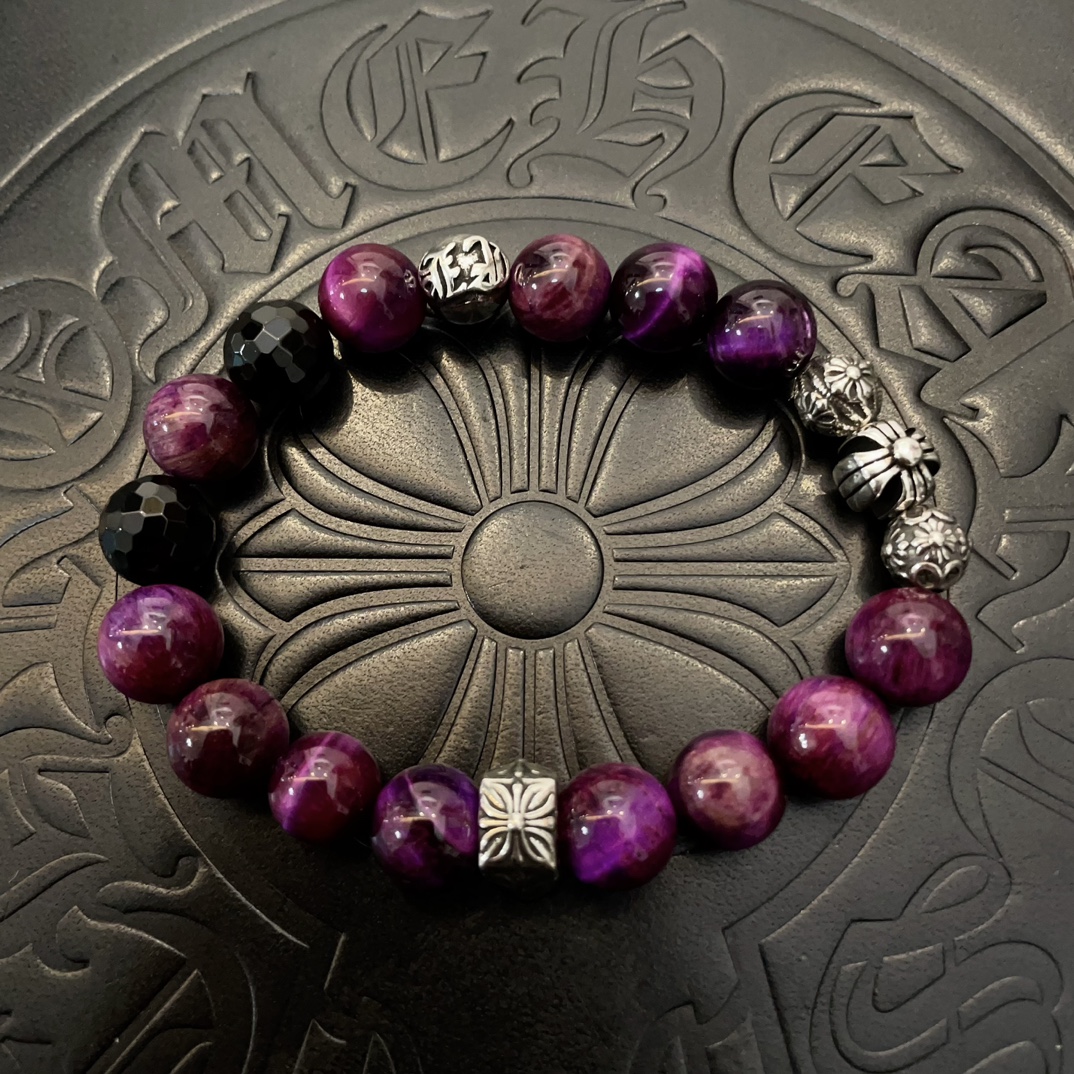 NO:106660,New [Counter Quality] Chrome Hearts Croxin bracelet bracelets, different pattern design styles with concave and convex shapes, presenting uniqueness. Cross Scout flowers are Croxin's ambitions, so they last longer. Genuine version of Chrome Hearts Croxin, different from the market, benchmarking the quality of the version, looking at the details of the letter printing, retro, old gray oxygen level. Seiko version!  !  !  Pure handmade ~ Authentic model opening must-have fashion and fashion, both men and women can wear it, same style for couples, original official website, rock punk style silver style, retro elements, trendy and versatile!  , jewelry boutique, chrome hearts, chrome hearts, bracelet19860909新款【专柜品质】Chrome Hearts克罗心手链手串,凹凸造型不同的花纹设计风格 呈现出与众不同 十字架 童军花是克罗心的志 所以更经久不衰 正品打版Chrome Hearts克罗心 区别市场普通轻版 对版对标品质 看字印细节 复古做旧灰氧程度.精工版本！！！ 纯手工打造 ～正品开模潮流时尚必备 男女均可佩戴 情侣同款 官网原版 摇滚朋克泰银风格 复古元素 潮流百搭！,饰品精品,chrome hearts,chrome hearts,bracelet,Jewelry