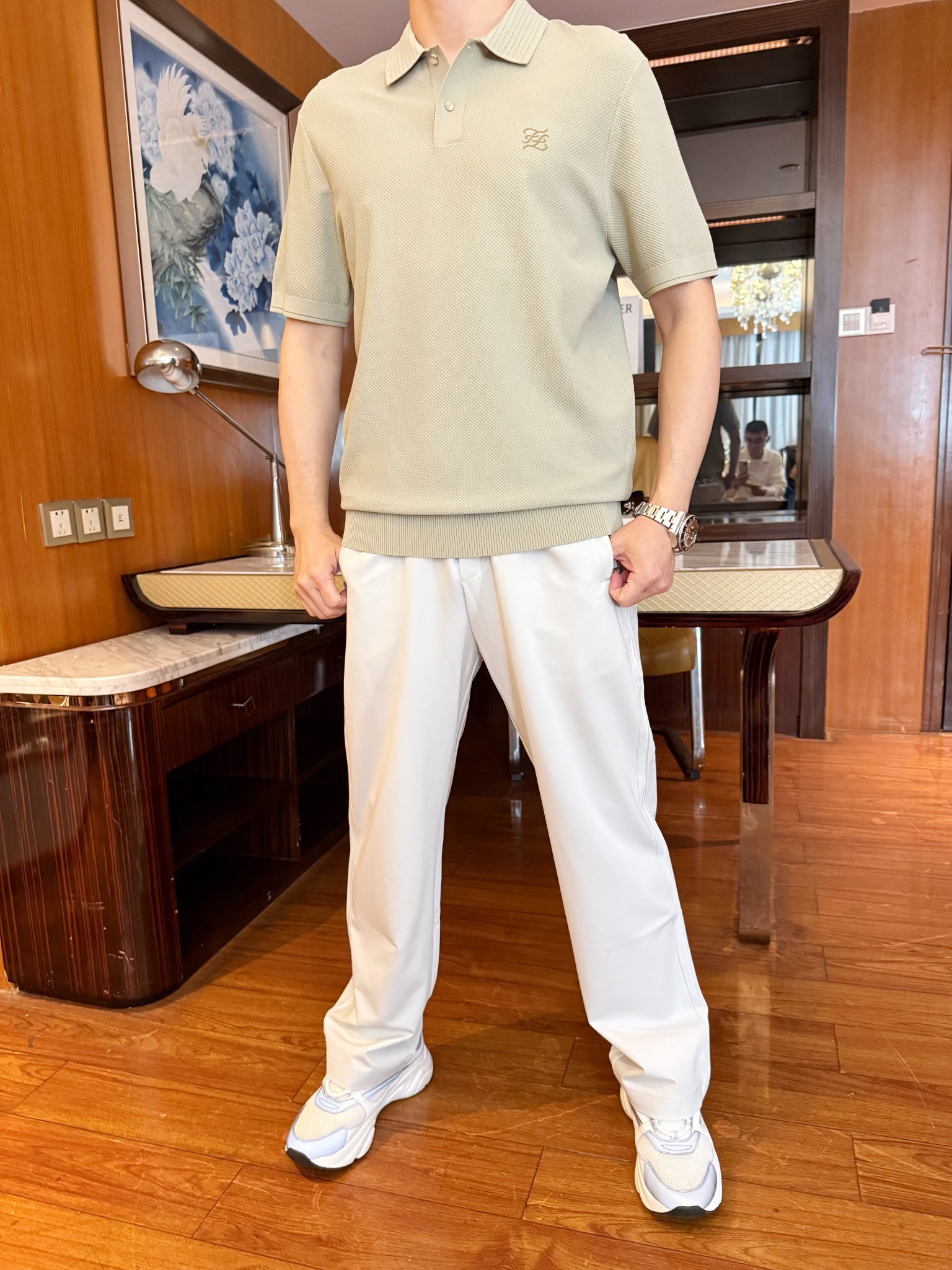 NO:127113,Fendi-2025 counter latest hot-selling Polo, Paris counter hot-selling items!  Selected Italian imported recycled fiber fabrics with simple and elegant designs, the exquisite brand double F logo on the chest shows your taste. You are worthy of collecting. Number of codes 48-56 (model 173/130 wears 48, with Hong Kong Lane Crawford gift box packaging), fendi, alexander wang19860909芬迪-2025专柜最新爆款Polo出货 巴黎专柜热销单品！精选意大利进口再生纤维面料搭配简约大方的设计,胸前的精致品牌双F标志彰显品味 您值得珍藏.码数48-56（模特173/130穿48,配香港连卡佛礼盒包装）,,fendi,alexander wang,Men's clothing