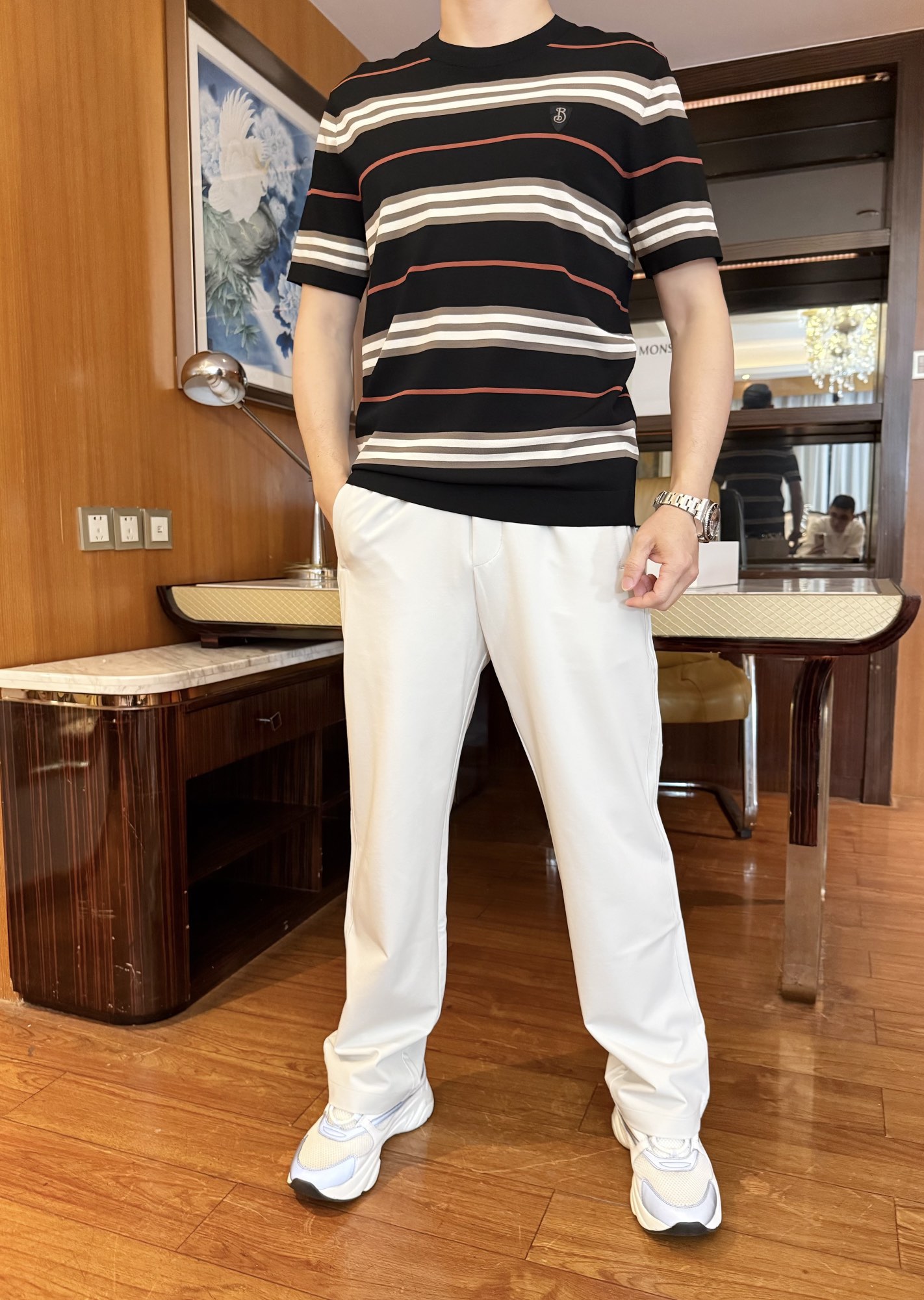 NO:127100,Burberry - the latest hot T-shirts in 2025 counters are shipped, and hot-selling items in European and American counters!  Selected Italian imported Tennis knitted fabrics with the latest design, the unique color-blocking striped design highlights fashion, the upper body effect can be seen. Number of codes 48-56 (model 173/130 wears 48 with Hong Kong Lane Crawford gift box packaging), tees, t-shirt, alexander wang19860909博柏利-2025专柜最新爆款t恤出货 欧美专柜热销单品！精选意大利进口天丝针织面料搭配最新的设计,独特的拼色条纹设计彰显时尚 上身效果看得见.码数48-56（模特173/130穿48配香港连卡佛礼盒包装）,,tees，t-shirt,alexander wang,Men's clothing