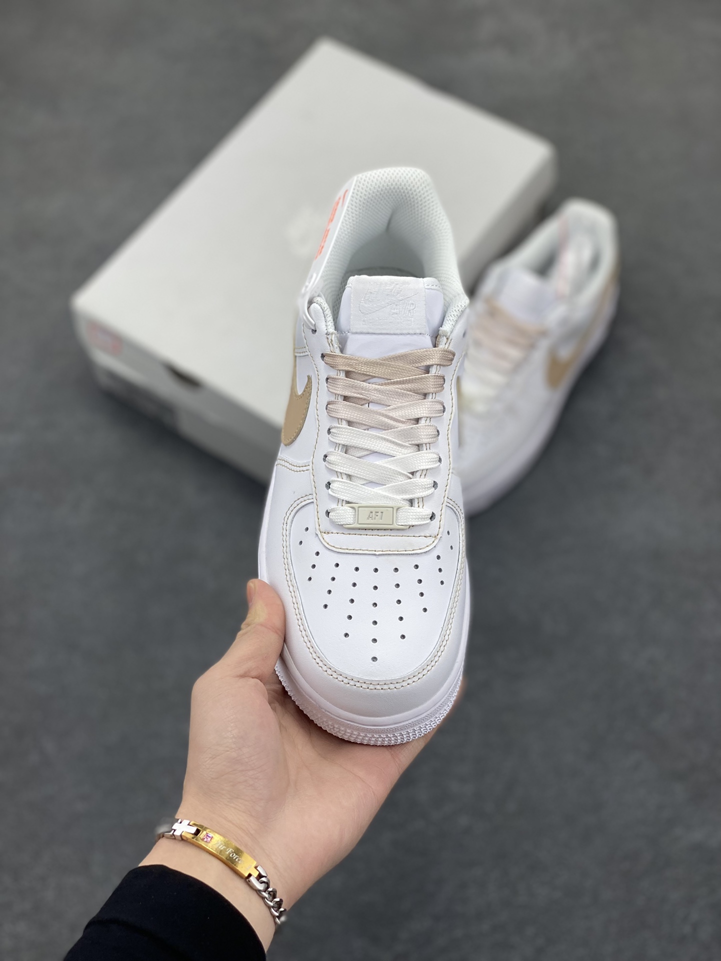 图片[2]-Nike Air Force 1 Low’07 渐变黄勾 空军一号低帮休闲板鞋 定制皮料 定制鞋盒 原楦原纸板 纯正空军版型 内置全掌气垫 货号：FN0366-104 尺码：36 36.5 37.5 38 38.5 39 40 40.5 41 42 42.5 43 44 44.5 45-选品中心