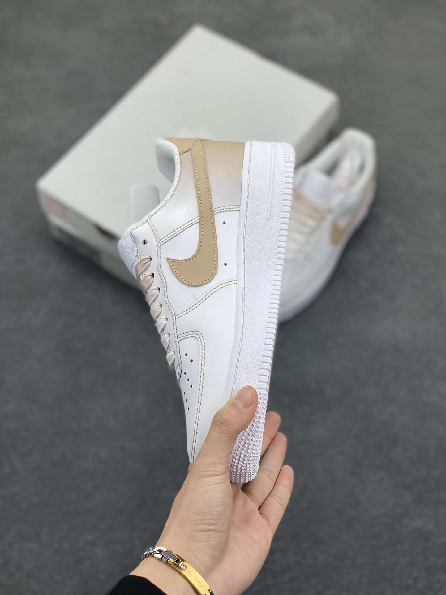 图片[3]-Nike Air Force 1 Low’07 渐变黄勾 空军一号低帮休闲板鞋 定制皮料 定制鞋盒 原楦原纸板 纯正空军版型 内置全掌气垫 货号：FN0366-104 尺码：36 36.5 37.5 38 38.5 39 40 40.5 41 42 42.5 43 44 44.5 45-选品中心