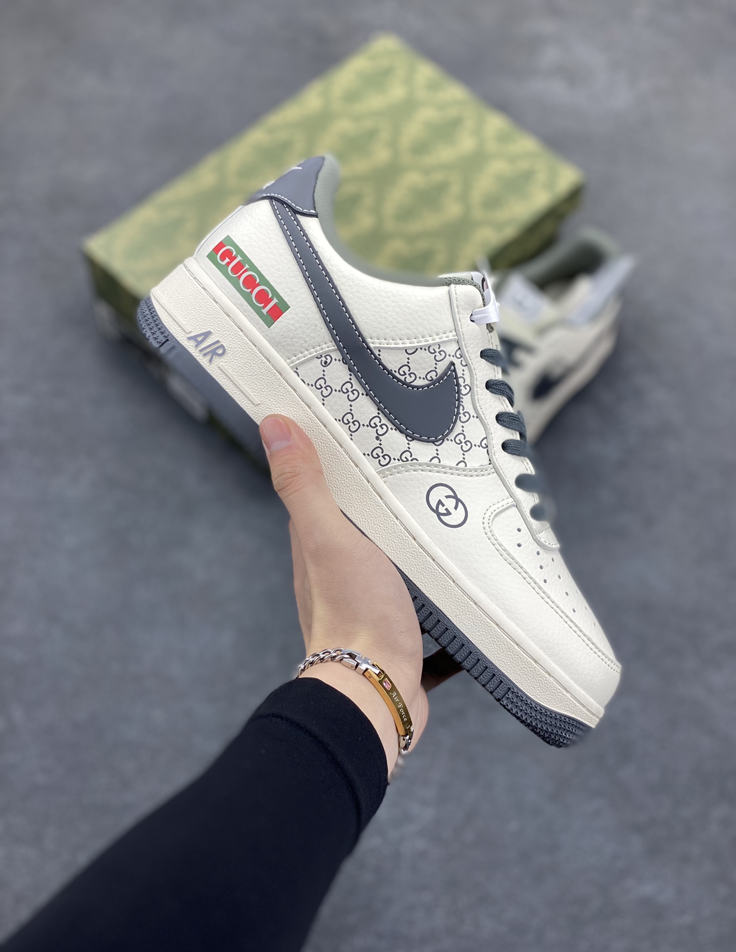 NIke Air Force 1 \'07 Low “古驰联名——米灰花纹”空军一号 低帮 运动鞋 休闲鞋 折边针车 工艺难度大 原楦头原纸板 原装鞋盒 定制五金配件 内置全掌气垫 原厂鞋底 货号：XZ6188-723 尺码：36 36.5 37.5 38 38.5 39 40 40.5 41 42 42.5 43 44 44.5 45-选品中心
