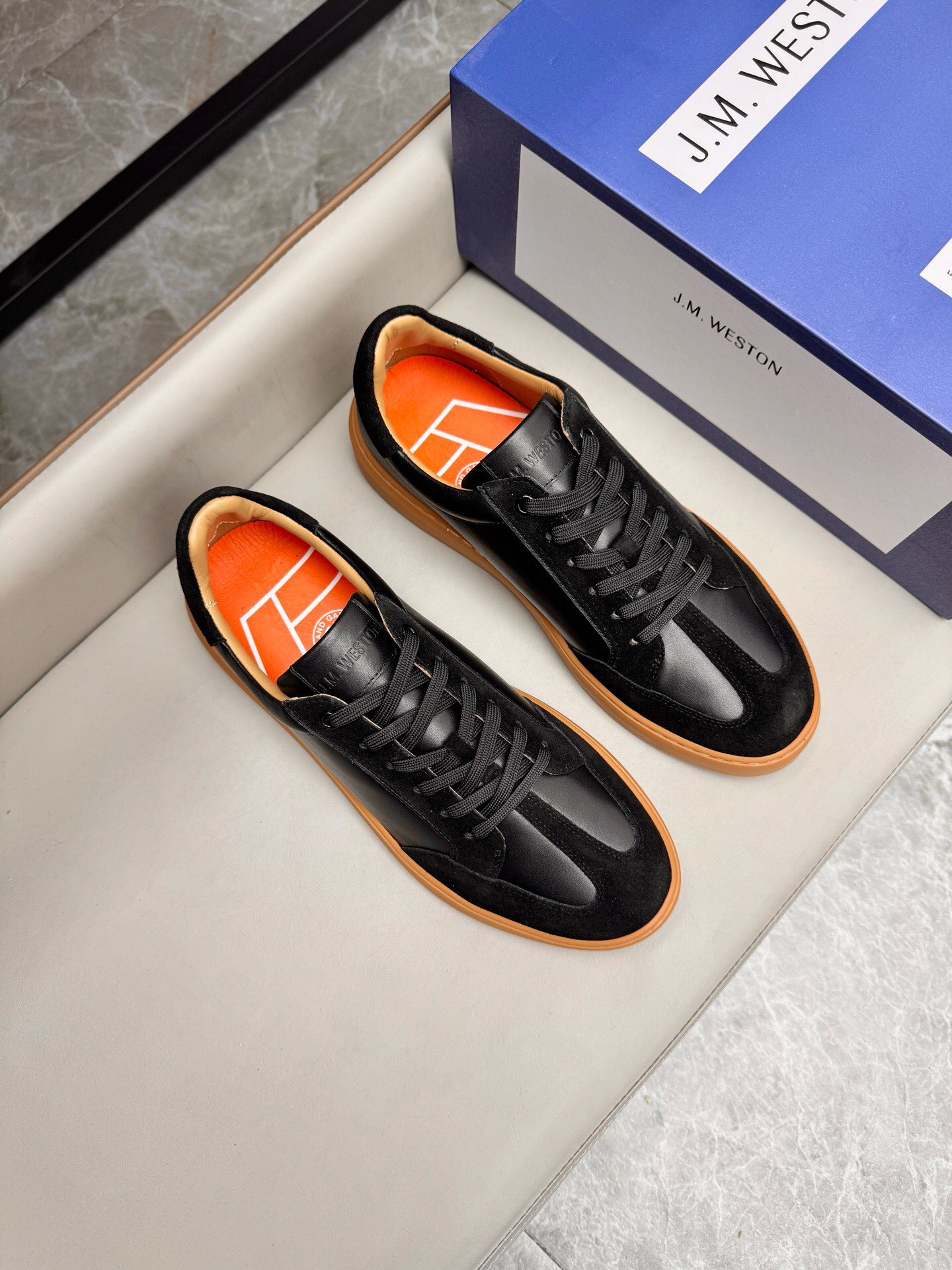 NO:221668,J.M.WESTON new men's shoes, lace-up casual shoes and sneakers, imported original reverse velvet cowhide, cowhide inner, cowhide inner makes the shoes fashionable and comfortable to wear. Size 39-44 (customized by 38, 45, 46), J.M casual shoes, sneakers, cowhide19860909J.M.WESTON新款男鞋,系带休闲鞋运动鞋,进口原版反绒牛皮,牛皮内里,牛皮内里让鞋子穿在脚上时尚又舒适.码数39-44（38、45、46定做）,J.M休闲鞋,sneakers,cowhide,Men's shoes