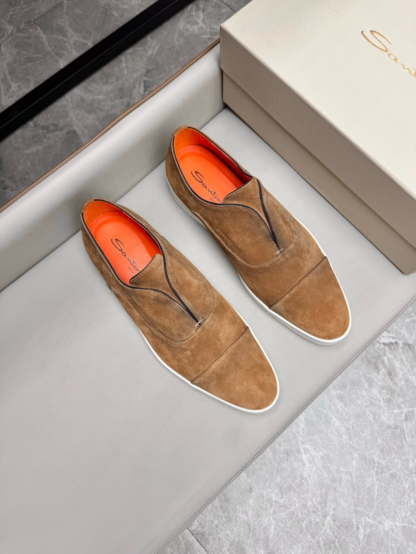 NO:222947,Brand Santoni original color matching Size 39-44 Custom made 38.45.46 Price Material Santoni Italian men's handmade loafers Each pair of shoes is simple and classic design, using 