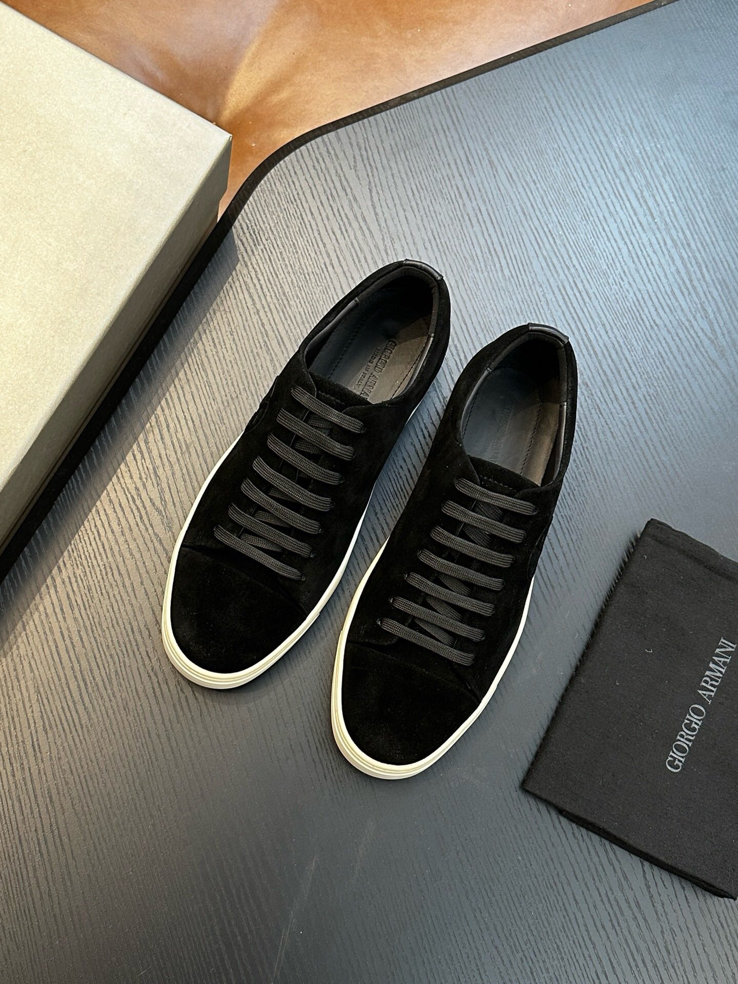 NO:222392,Brand ARMANI color original color matching Size 39-44 Custom made 38.45.46 Price Material new Armani style Casual shoes are boutique and are made of extremely high quality Upper is made of soft toe layer cowhide Breathable cowhide inner Cowhide footbed Original open mold sole Comfortable soft Lightweight Armani casual shoes, armani, armani, cowhide19860909品牌ARMANI 颜色原版配色 码数39-44定做38.45.46 价格 材质阿玛尼新款 休闲鞋精品打造极高质量 鞋面采用柔软头层牛皮 透气牛皮内里 牛皮垫脚 原版开模大底 舒适 柔软 轻便,阿玛尼 休闲鞋,armani,armani,cowhide,Men's shoes