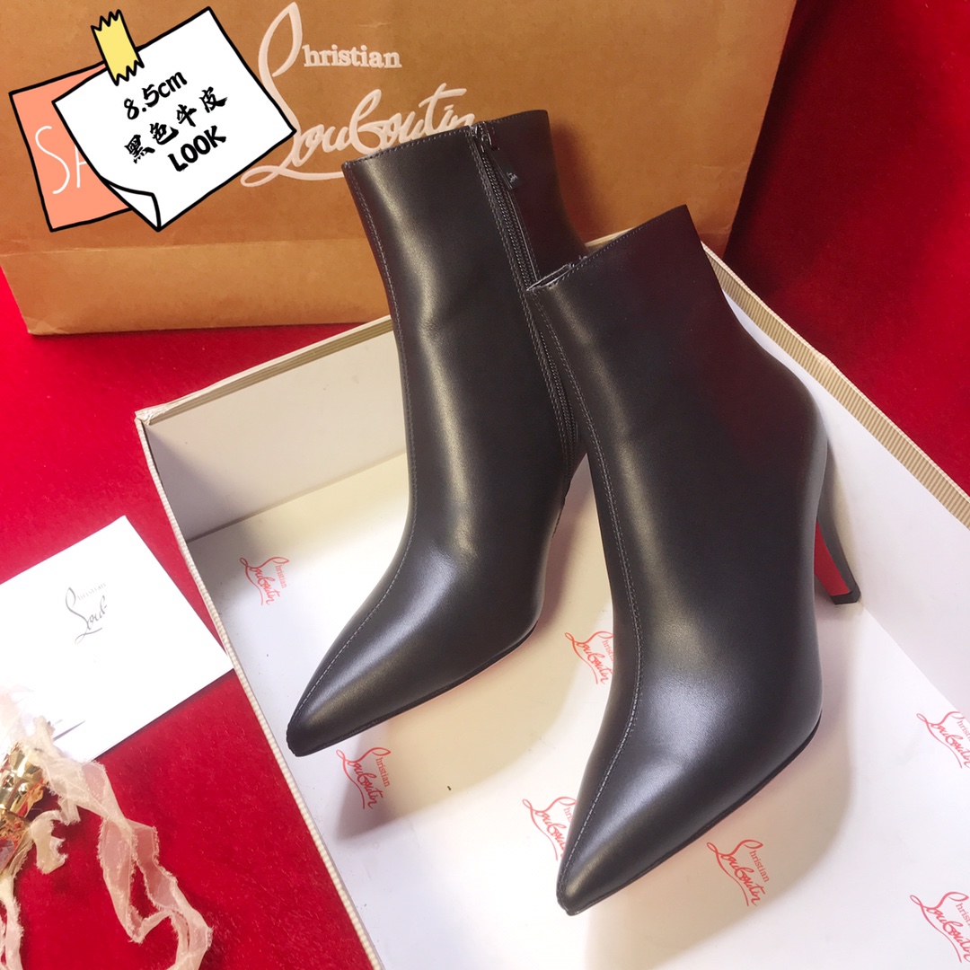 NO:100525,High-end customized autumn and winter boot series!  H8.5Cm, size 34-42. Private mold trademark zipper.X893-10 Black cowhide, sheepskin, leather large styling, official website synchronous.8-inch boots. Standard European code Reference:X893-001 Color:black Material:veau velours Lining:goat leather Heel height:8.5Cm Sole:leather sole Size:EUR 34-42 (US 4-11):,,christian louboutin,boots,cowhide,sheepskin19860909高端订制 秋冬靴系列！ H8.5Cm,尺码34-42码.私模商标拉链 .X893-10 黑牛皮,羊皮里,真皮大厎,官网同步.8寸靴. 标准欧码 Reference:X893-001 Color:black Material:veau velours Lining:goat leather Heel heigh:8.5Cm Sole:leather sole Size:EUR 34－42（US 4一11) :,,christian louboutin,boots,cowhide,sheepskin,Women's Shoes