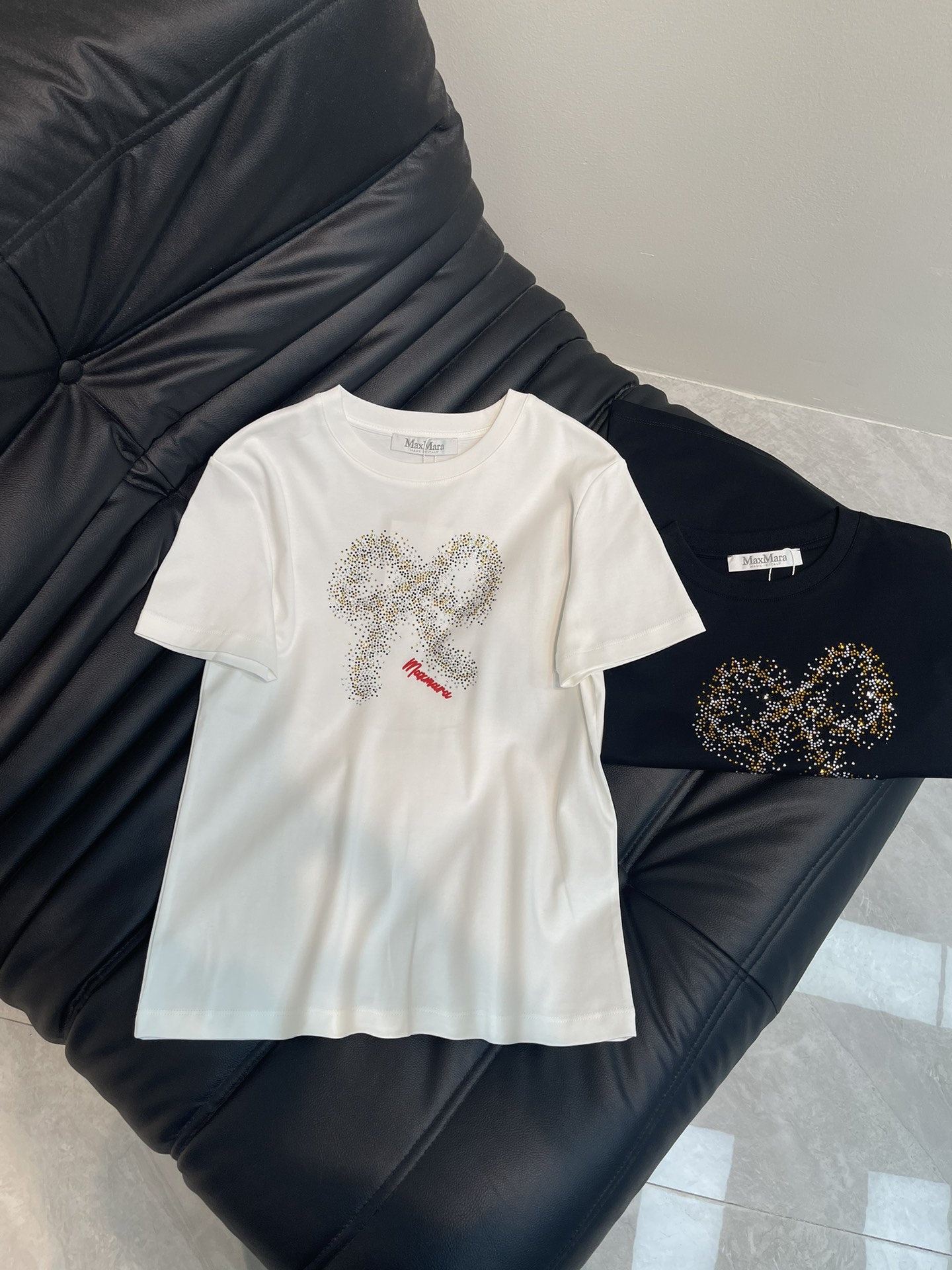 NO:325493,Max*25 spring and summer new iron diamond bow short-sleeved T-shirt, high-end imported mercerated cotton fabric, the classic style is versatile and not picky, and the upper body is very beautiful!  SML A, T-shirt,tees,t-shirt,alexander wang19860909Max*25春夏新款烫钻蝴蝶结短袖T恤,高级进口丝光棉面料,经典版型百搭不挑人,上身非常漂亮！SML A,,T-shirt,tees，t-shirt,alexander wang,Women's clothing