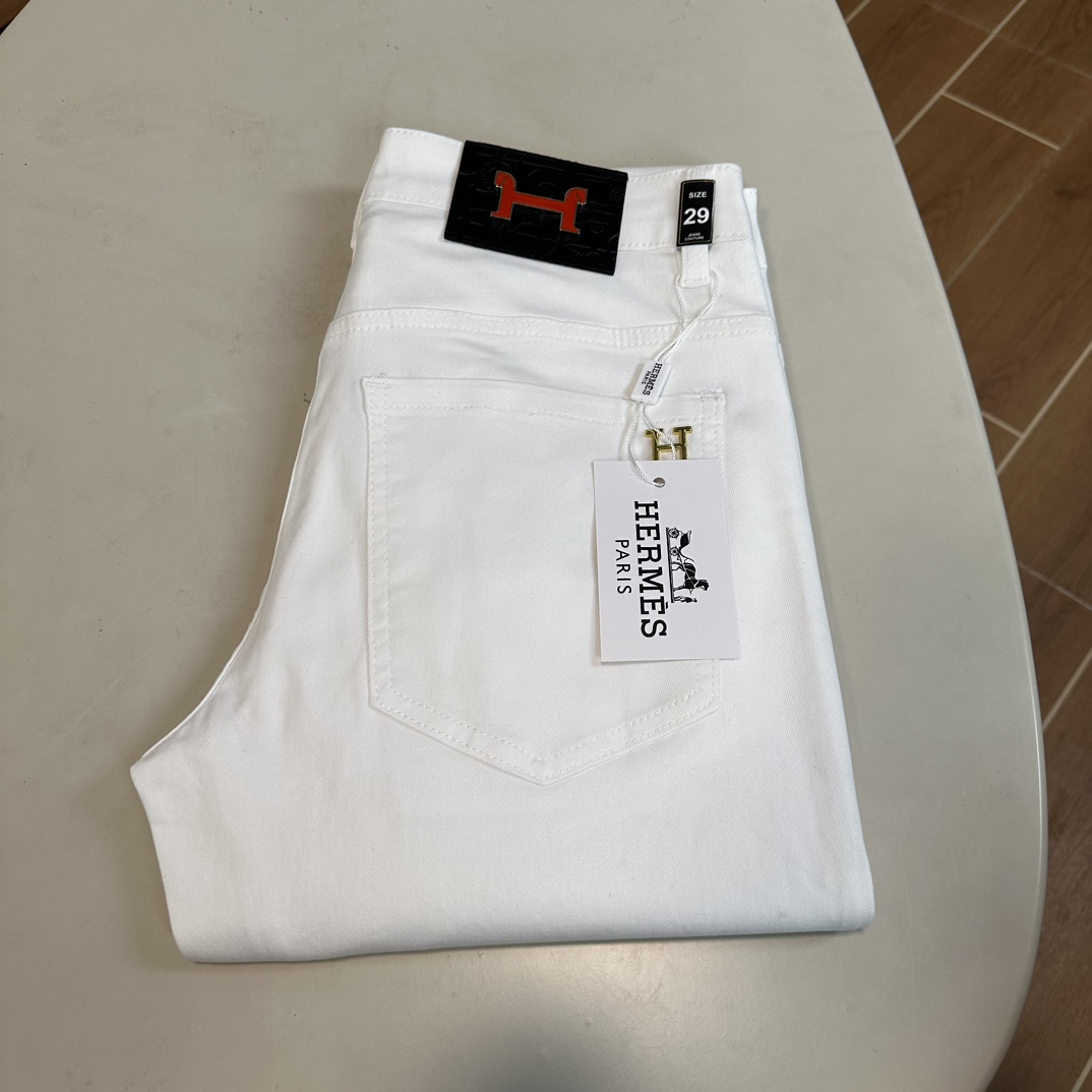 NO:150984,Hermes exclusively available for new jeans, high-end version!  Customized fabrics for counters are breathable and comfortable, with impeccable details, and the brand element design concept reflects high quality. The feel is delicate and soft!  It is casually cut, with a great upper body style!  Number of codes 29-38, hermes, jeans, alexander wang19860909爱马仕 独家专供新款 牛仔裤,高端版本！专柜定制面料 透气舒适度高,细节无可挑剔,品牌元素设计理念,体现高品质.手感细腻柔软！呈现休闲裁剪,上身版型超赞！ 码数29-38,,hermes,jeans,alexander wang,Men's clothing