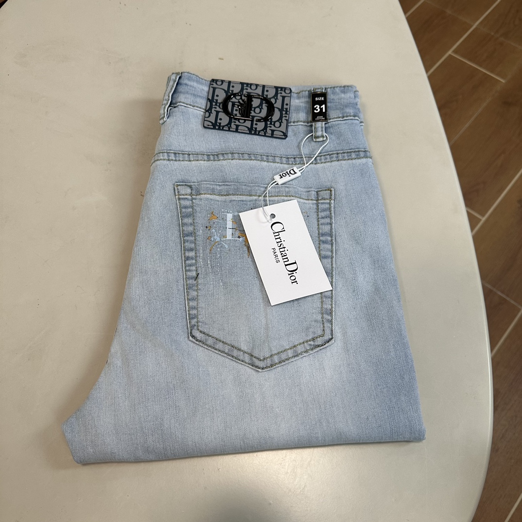NO:162864,DIOR exclusively available for new jeans, high-end version!  Customized fabrics for counters are breathable and comfortable, with impeccable details, and the brand element design concept reflects high quality. The feel is delicate and soft!  It is casually cut, with a great upper body style!  29-38, Dior, Dior, Jeans, Alexander wang19860909DIOR 迪奥 独家专供新款 牛仔裤,高端版本！专柜定制面料 透气舒适度高,细节无可挑剔,品牌元素设计理念,体现高品质.手感细腻柔软！呈现休闲裁剪,上身版型超赞！ 码数29-38,,dior,dior,jeans,alexander wang,Men's clothing