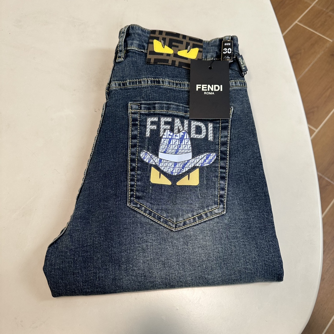NO:162862,FD Fendi exclusively for new jeans, high-end version!  Customized fabrics for counters are breathable and comfortable, with impeccable details, and the brand element design concept reflects high quality. The feel is delicate and soft!  It is casually cut, with a great upper body style!  Number of codes 29-38, fendi, jeans, alexander wang19860909FD芬迪 独家专供新款 牛仔裤,高端版本！专柜定制面料 透气舒适度高,细节无可挑剔,品牌元素设计理念,体现高品质.手感细腻柔软！呈现休闲裁剪,上身版型超赞！ 码数29-38,,fendi,jeans,alexander wang,Men's clothing