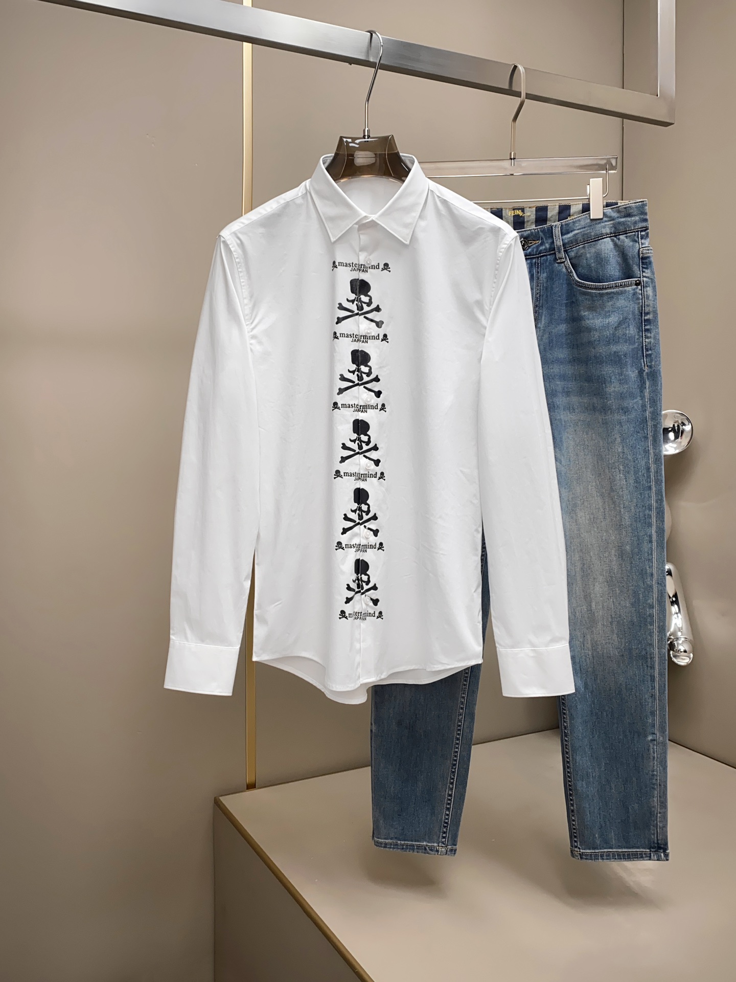 𝙢𝙖𝙨𝙩𝙚𝙢𝙞𝙣𝙙 已经不单单是暗黑的专属……更是高端、奢侈的代表！！这是一款鲁泰120支纯棉质地的男女