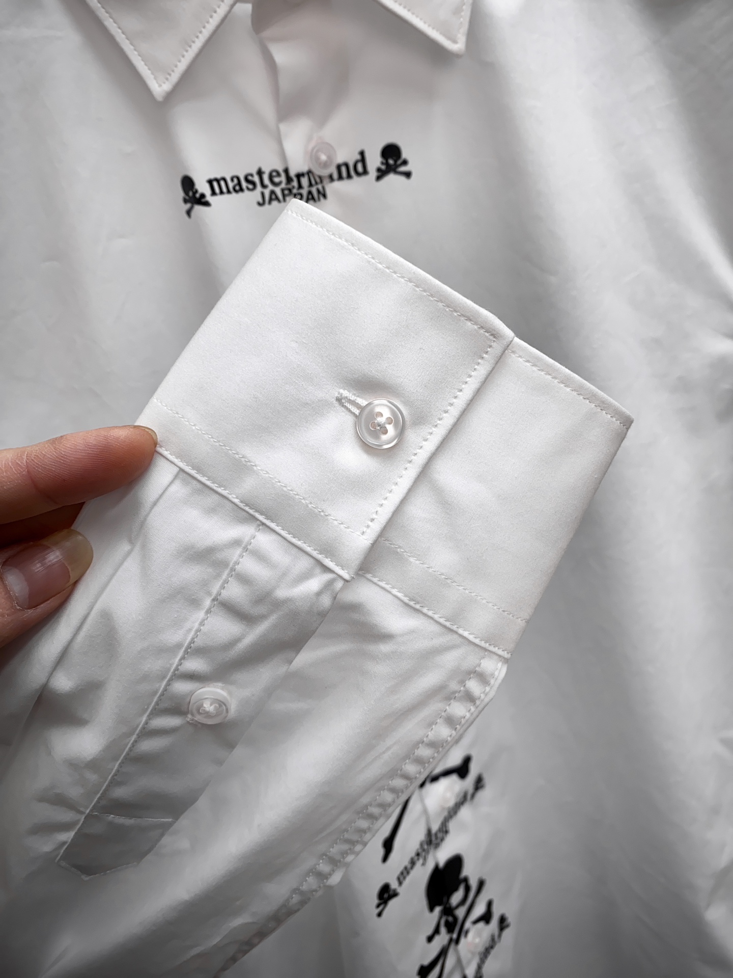 𝙢𝙖𝙨𝙩𝙚𝙢𝙞𝙣𝙙 已经不单单是暗黑的专属……更是高端、奢侈的代表！！这是一款鲁泰120支纯棉质地的男女