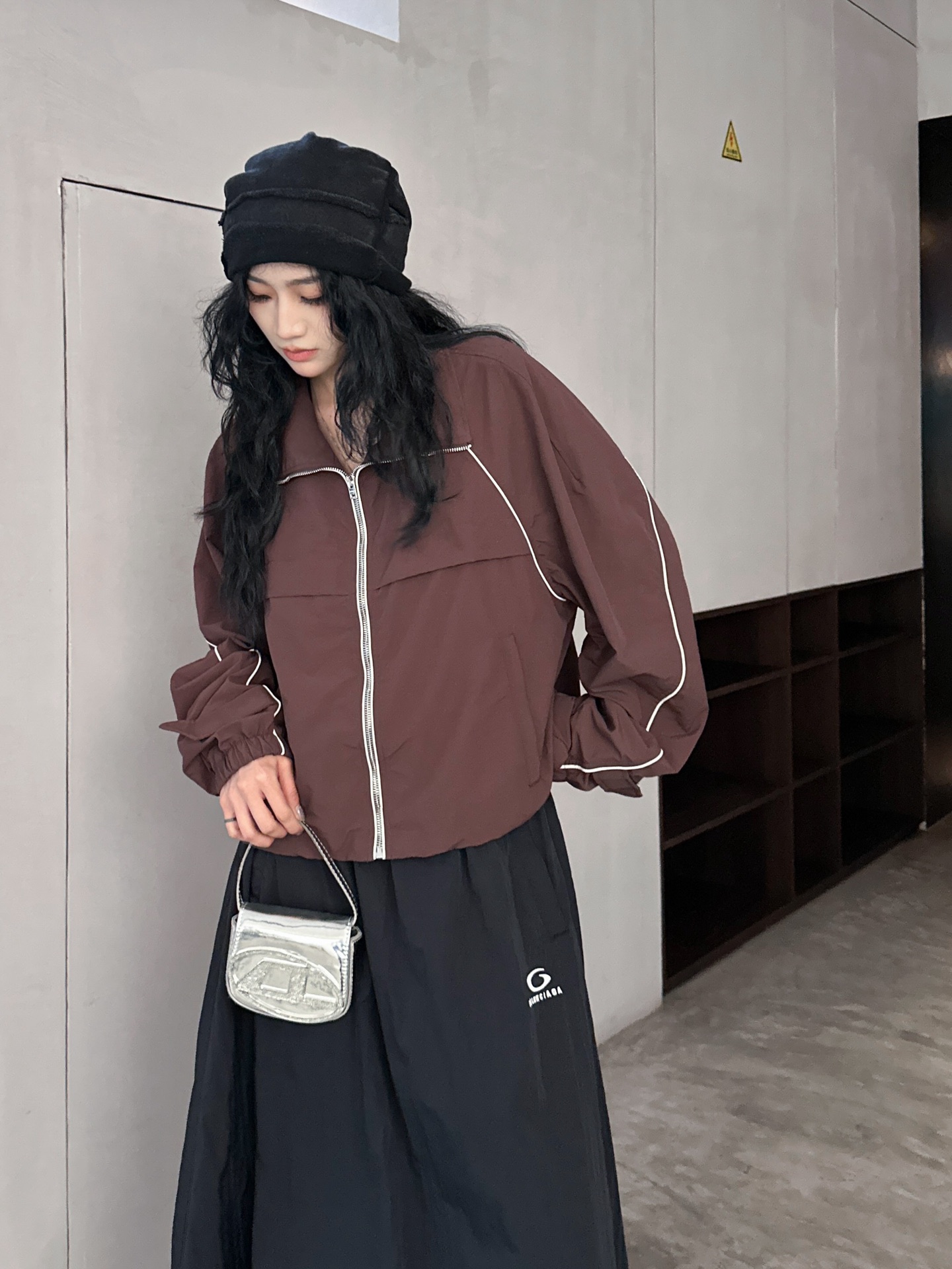  🆕ACNE｜新款立领休闲夹克，面料：100%锦纶。简约时尚，前短后长，   尺码SML