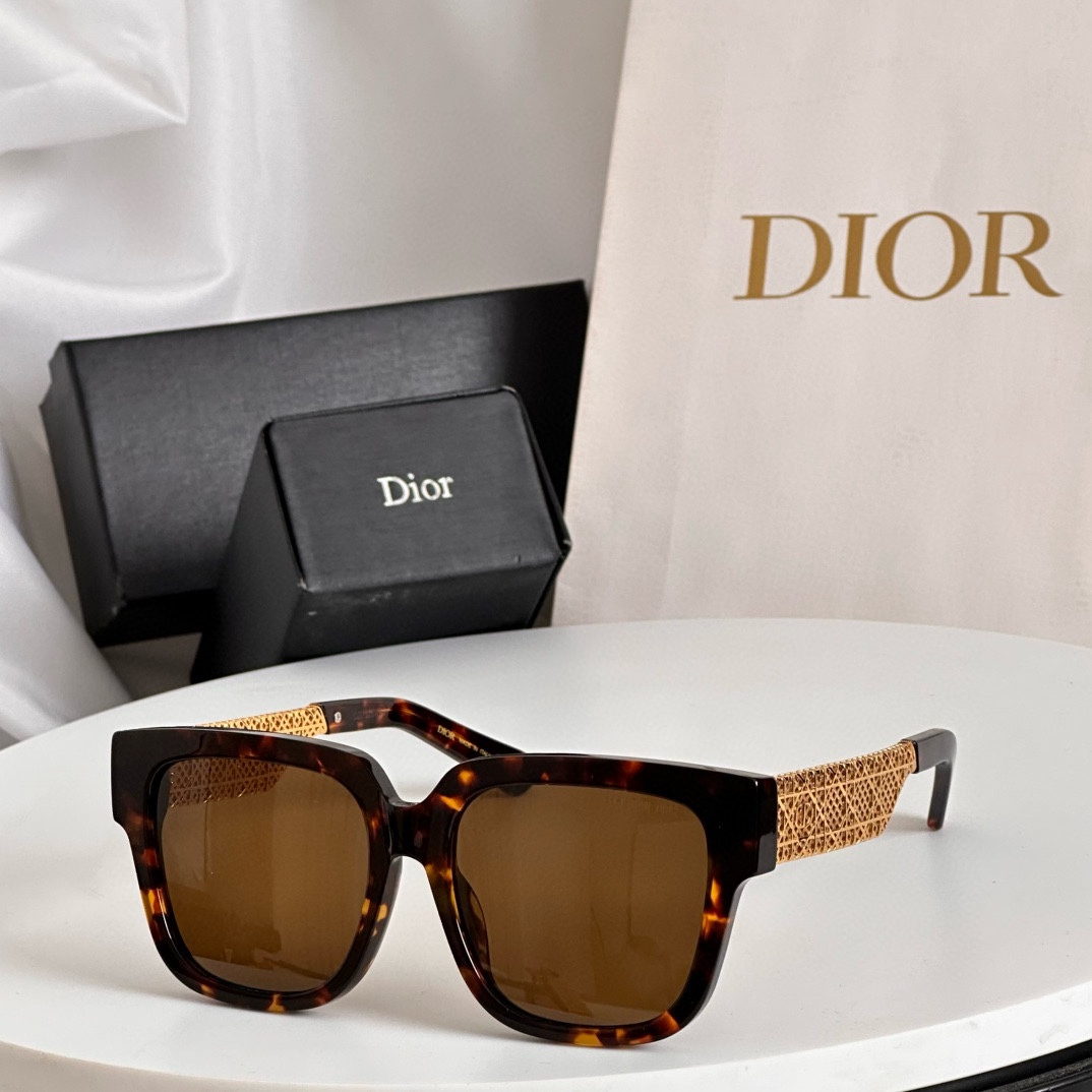  ‼️新款 到货 DIO*  官网
MODEL：DioRésille S1F
SIZE：55-17-14