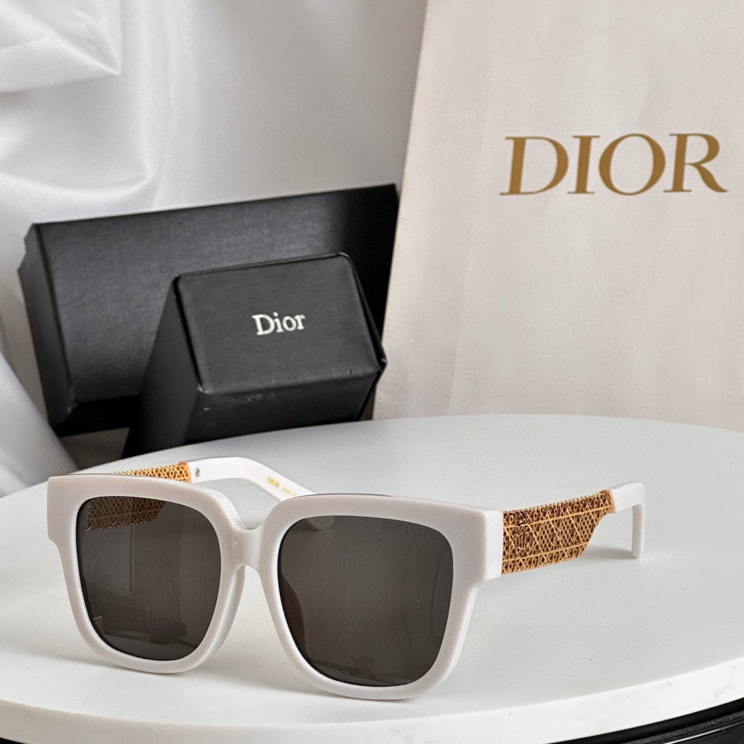  ‼️新款 到货 DIO*  官网
MODEL：DioRésille S1F
SIZE：55-17-14