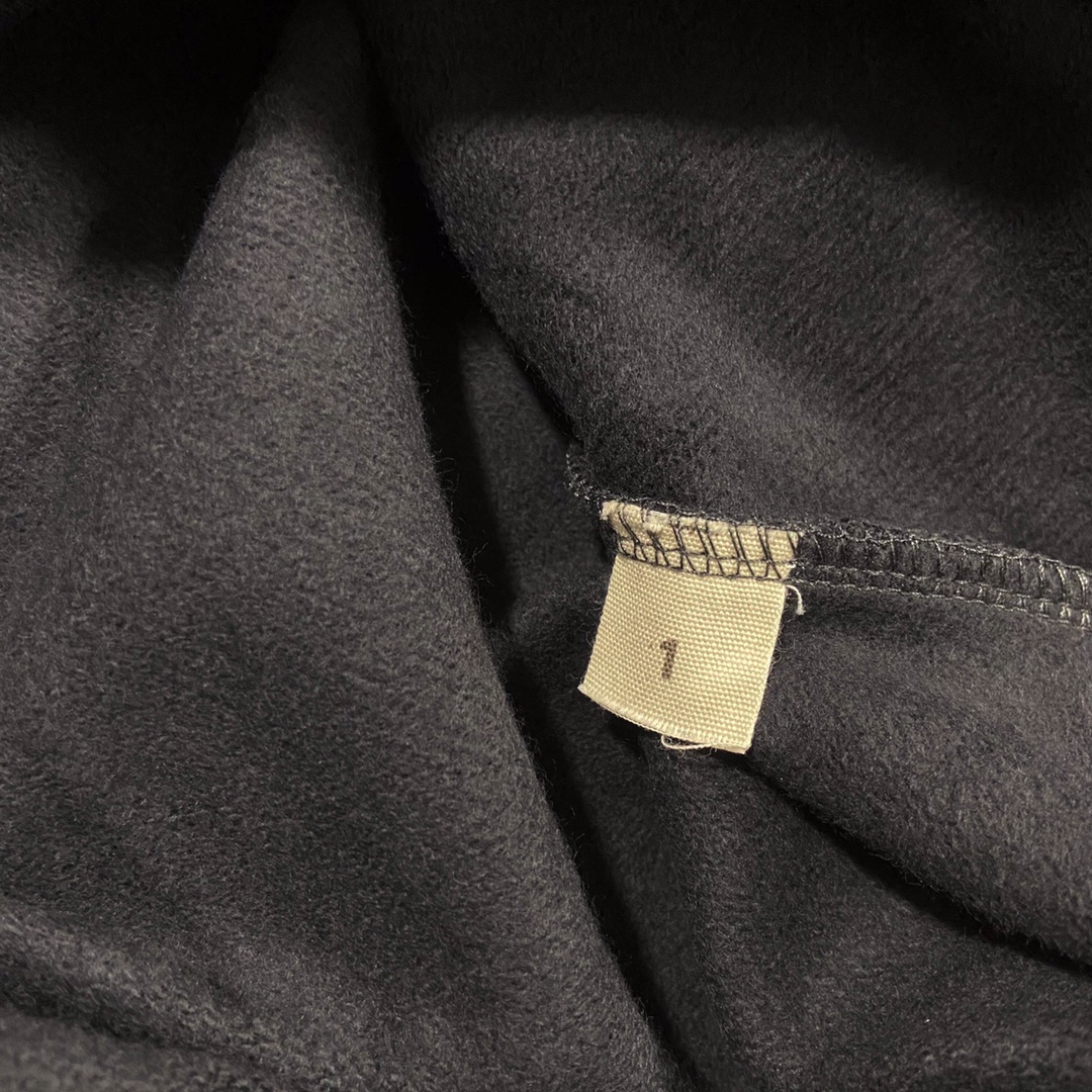 Kanye Yeezy Collaborates with Gosha: Black & White Velvet Collection with HD-01 Stamp - 图片 9