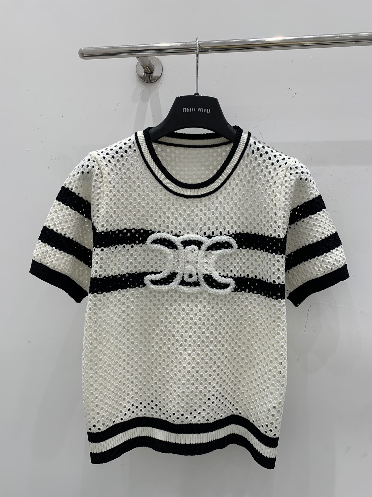NO:325969,Celin*25 spring and summer new knitted round neck short sleeves classic brand logo pattern towel embroidery decoration hollow design breathable and comfortable fashionable exquisite and versatile size sml AA,,celine,T-shirt,alexander wang19860909Celin*25春夏新款针织圆领短袖 经典品牌logo图案毛巾绣装饰 镂空设计透气舒适 时髦精致百搭 尺码sml AA,,celine,T-shirt,alexander wang,Women's clothing