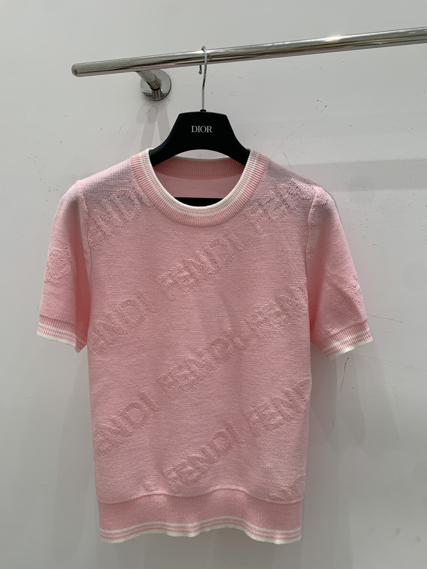 NO:325993,Fend*25 spring and summer new knitted round neck short sleeve striped edge design brand letter logo jacquard decoration exquisite and fashionable daily casual and versatile size sml, fendi, T-shirt, alexander wang19860909Fend*25春夏新款针织圆领短袖 条纹压边设计 品牌字母logo提花装饰 精致时髦日常休闲百搭 尺码sml,,fendi,T-shirt,alexander wang,Women's clothing