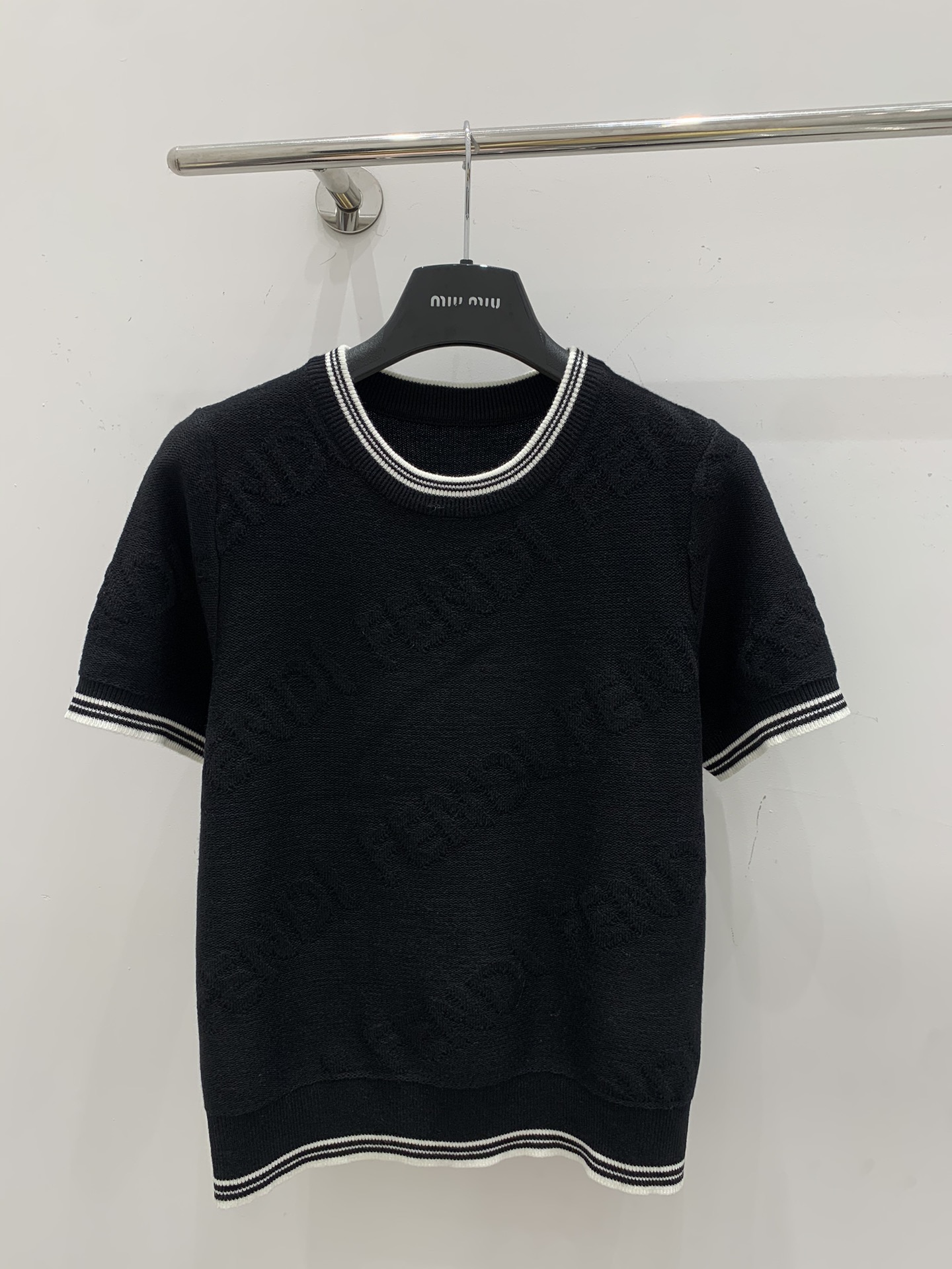 NO:325970,Fend*25 spring and summer new knitted round neck short sleeve striped edge design brand letter logo jacquard decoration exquisite and fashionable daily casual and versatile size sml, fendi, T-shirt, alexander wang19860909Fend*25春夏新款针织圆领短袖 条纹压边设计 品牌字母logo提花装饰 精致时髦日常休闲百搭 尺码sml,,fendi,T-shirt,alexander wang,Women's clothing