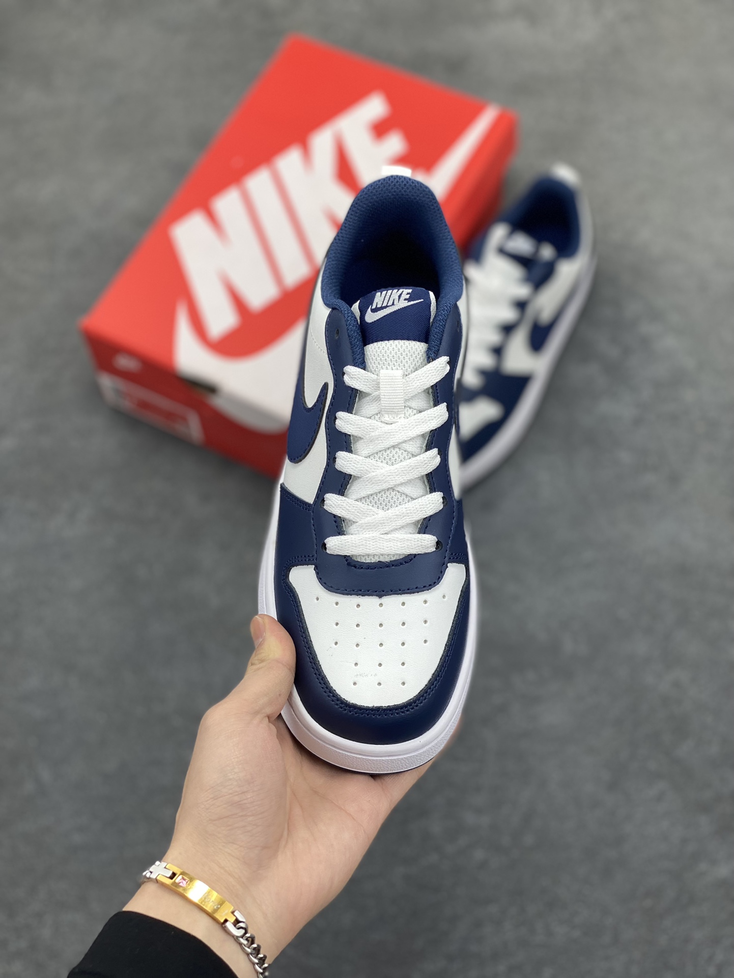 图片[2]-福利特价 Nike Court Borough Low 低帮百搭透气休闲运动板鞋男女鞋 经典耐用的设计，兼顾舒适脚感和出众风范，演绎匠心之作。结构性的支撑贴合感结合复古篮球设计，塑就场外全明星风范。 货号：BQ5448-107 尺码：36 36.5 37.5 38 38.5 39 40 40.5 41 42 42.5 43 44 45-选品中心