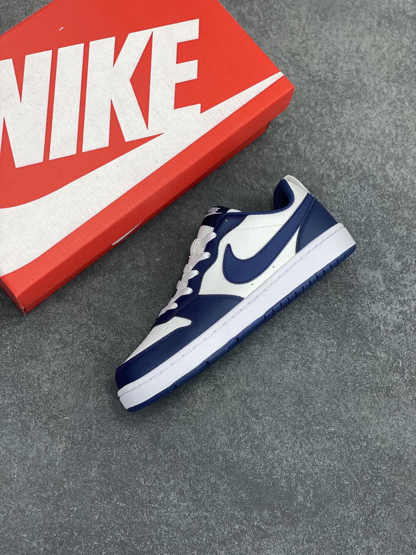 图片[7]-福利特价 Nike Court Borough Low 低帮百搭透气休闲运动板鞋男女鞋 经典耐用的设计，兼顾舒适脚感和出众风范，演绎匠心之作。结构性的支撑贴合感结合复古篮球设计，塑就场外全明星风范。 货号：BQ5448-107 尺码：36 36.5 37.5 38 38.5 39 40 40.5 41 42 42.5 43 44 45-选品中心