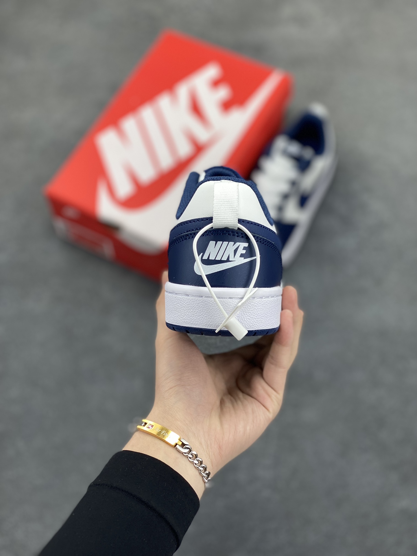 图片[4]-福利特价 Nike Court Borough Low 低帮百搭透气休闲运动板鞋男女鞋 经典耐用的设计，兼顾舒适脚感和出众风范，演绎匠心之作。结构性的支撑贴合感结合复古篮球设计，塑就场外全明星风范。 货号：BQ5448-107 尺码：36 36.5 37.5 38 38.5 39 40 40.5 41 42 42.5 43 44 45-选品中心