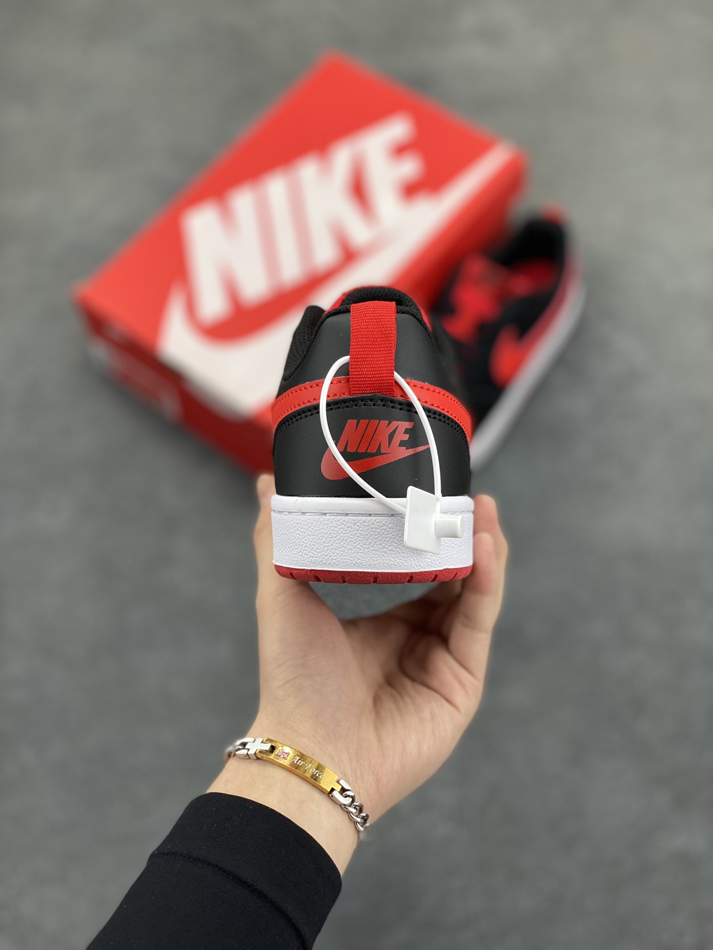 图片[4]-福利特价 Nike Court Borough Low 低帮百搭透气休闲运动板鞋男女鞋 经典耐用的设计，兼顾舒适脚感和出众风范，演绎匠心之作。结构性的支撑贴合感结合复古篮球设计，塑就场外全明星风范。 货号：BQ5448-007 尺码：36 36.5 37.5 38 38.5 39 40 40.5 41 42 42.5 43 44 45-选品中心