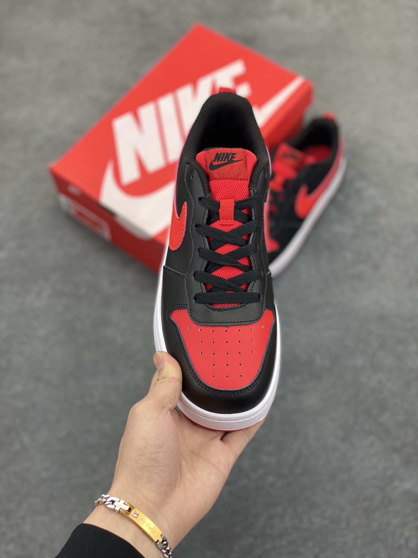 图片[2]-福利特价 Nike Court Borough Low 低帮百搭透气休闲运动板鞋男女鞋 经典耐用的设计，兼顾舒适脚感和出众风范，演绎匠心之作。结构性的支撑贴合感结合复古篮球设计，塑就场外全明星风范。 货号：BQ5448-007 尺码：36 36.5 37.5 38 38.5 39 40 40.5 41 42 42.5 43 44 45-选品中心