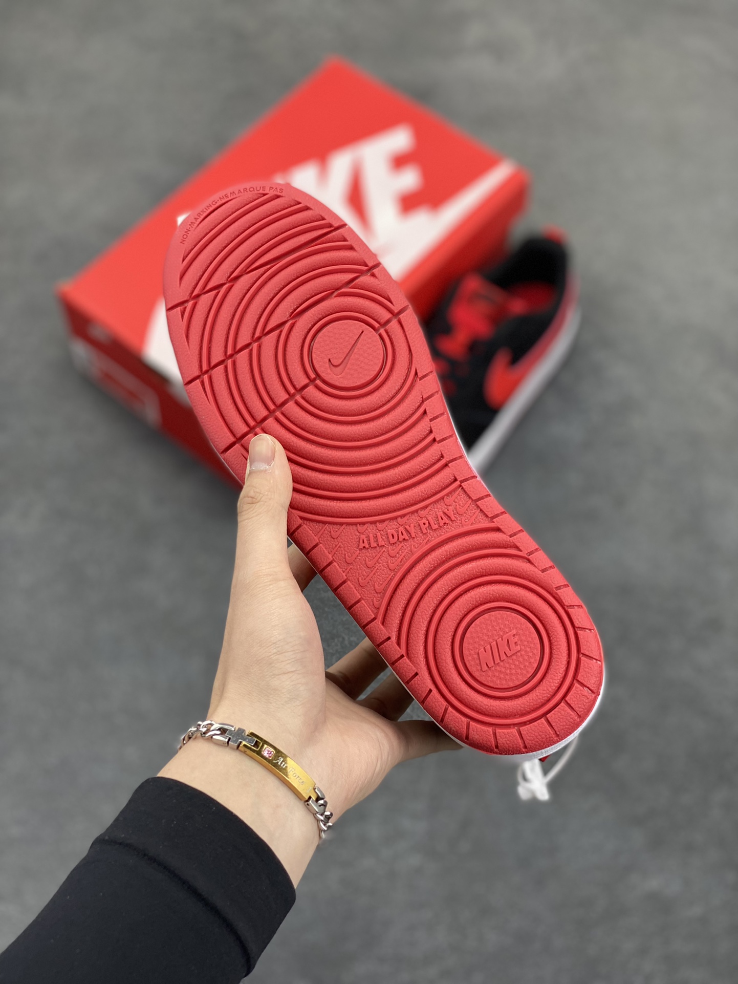 图片[5]-福利特价 Nike Court Borough Low 低帮百搭透气休闲运动板鞋男女鞋 经典耐用的设计，兼顾舒适脚感和出众风范，演绎匠心之作。结构性的支撑贴合感结合复古篮球设计，塑就场外全明星风范。 货号：BQ5448-007 尺码：36 36.5 37.5 38 38.5 39 40 40.5 41 42 42.5 43 44 45-选品中心