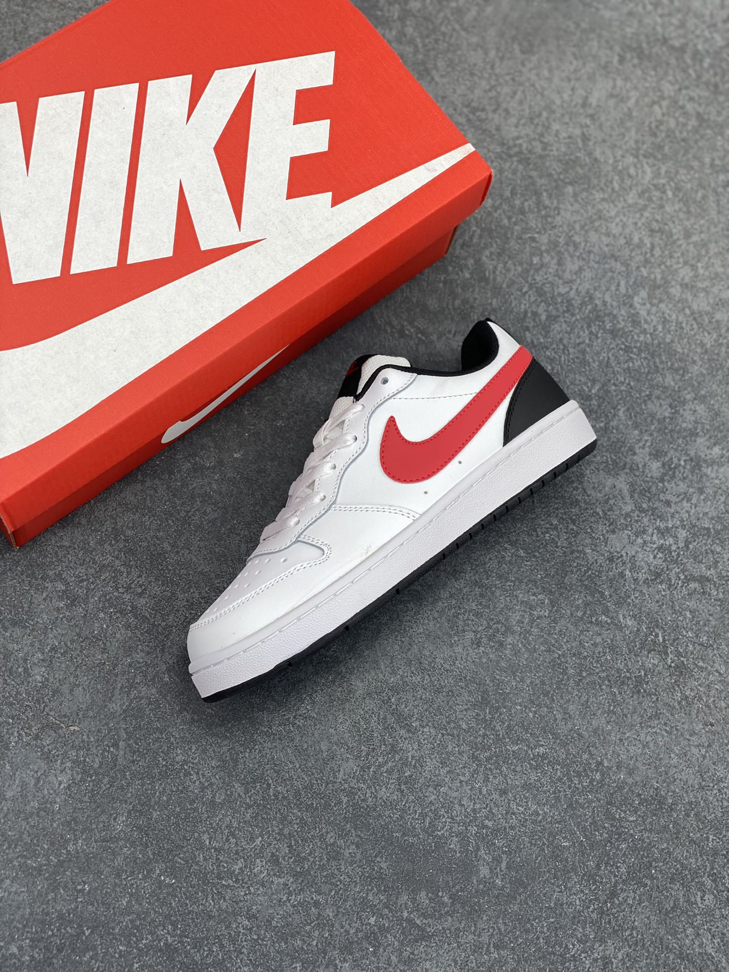 图片[7]-福利特价 Nike Court Borough Low 低帮百搭透气休闲运动板鞋男女鞋 经典耐用的设计，兼顾舒适脚感和出众风范，演绎匠心之作。结构性的支撑贴合感结合复古篮球设计，塑就场外全明星风范。 货号：BQ5448-110 尺码：36 36.5 37.5 38 38.5 39 40 40.5 41 42 42.5 43 44 45-选品中心