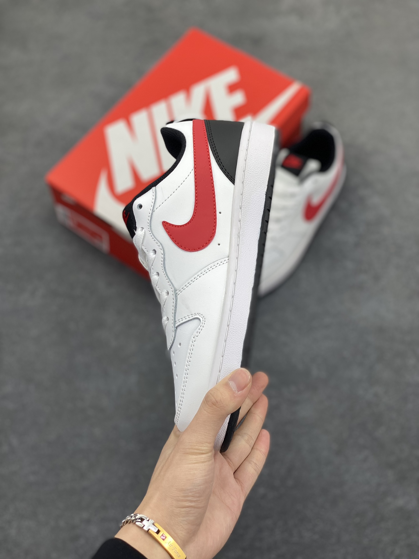 图片[3]-福利特价 Nike Court Borough Low 低帮百搭透气休闲运动板鞋男女鞋 经典耐用的设计，兼顾舒适脚感和出众风范，演绎匠心之作。结构性的支撑贴合感结合复古篮球设计，塑就场外全明星风范。 货号：BQ5448-110 尺码：36 36.5 37.5 38 38.5 39 40 40.5 41 42 42.5 43 44 45-选品中心