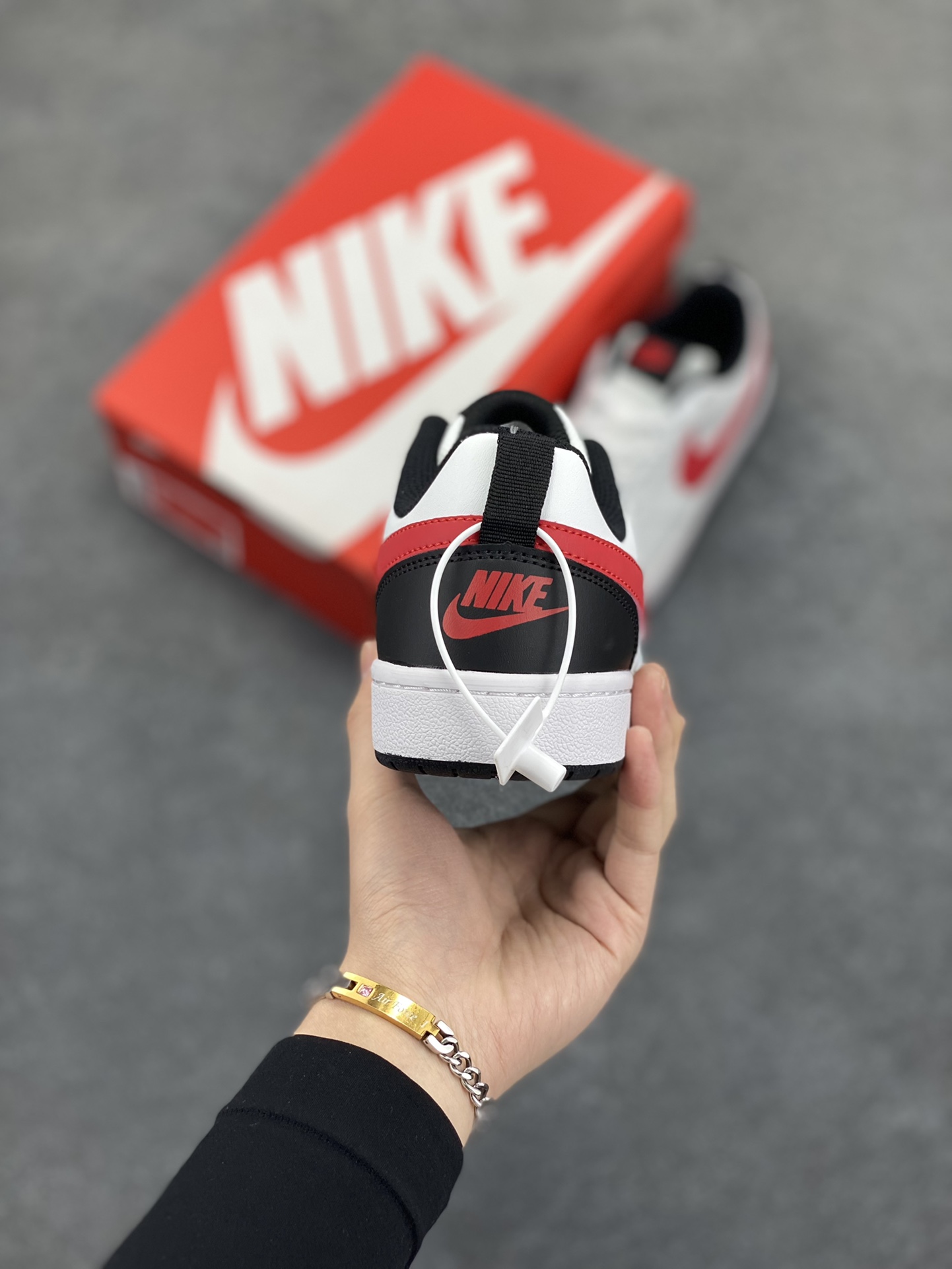 图片[4]-福利特价 Nike Court Borough Low 低帮百搭透气休闲运动板鞋男女鞋 经典耐用的设计，兼顾舒适脚感和出众风范，演绎匠心之作。结构性的支撑贴合感结合复古篮球设计，塑就场外全明星风范。 货号：BQ5448-110 尺码：36 36.5 37.5 38 38.5 39 40 40.5 41 42 42.5 43 44 45-选品中心