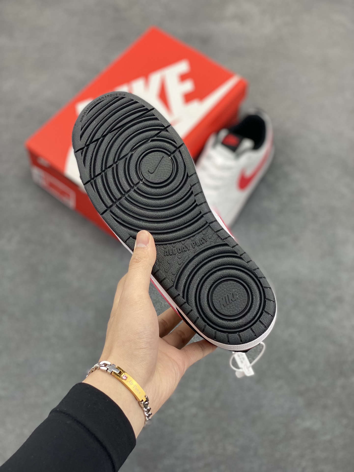 图片[5]-福利特价 Nike Court Borough Low 低帮百搭透气休闲运动板鞋男女鞋 经典耐用的设计，兼顾舒适脚感和出众风范，演绎匠心之作。结构性的支撑贴合感结合复古篮球设计，塑就场外全明星风范。 货号：BQ5448-110 尺码：36 36.5 37.5 38 38.5 39 40 40.5 41 42 42.5 43 44 45-选品中心